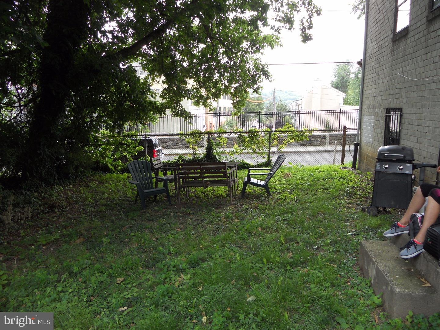 EAST FALLS - Residential Lease