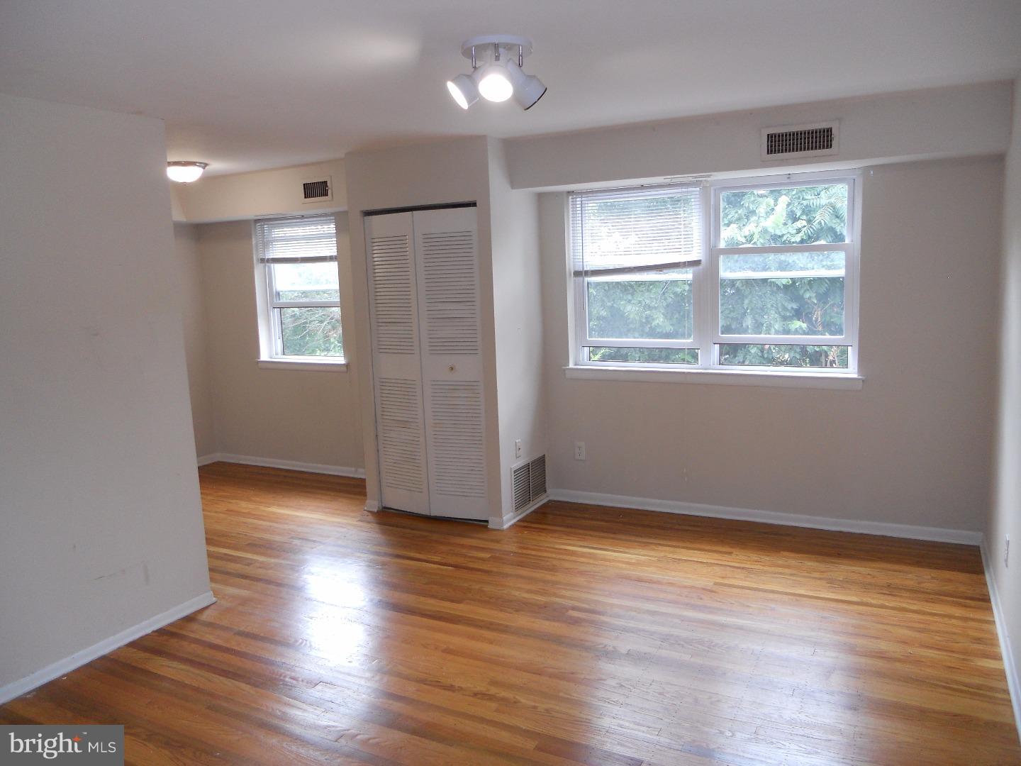 EAST FALLS - Residential Lease