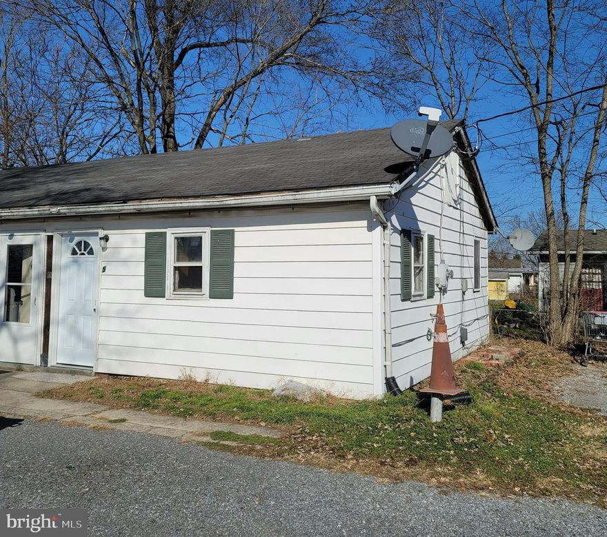 RENOVATED! 1 BEDROOM 1 BATH RENTAL IN GREAT CONDITION!  Off street parking, close to amenities. Call to see and apply today. Lawn maintained by landlord. This unit is ready to go! $725 security deposit plus $725 first month's rent is required. Pets accepted on a case by case basis. Pet fee is $50 per pet per month on top of regular rent.