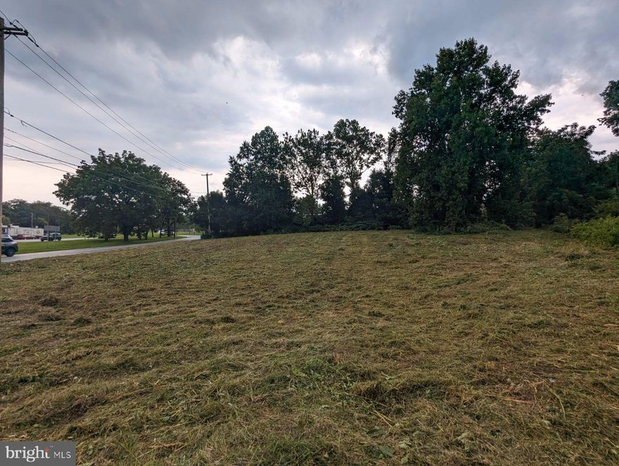 Commercial corner lot, Former Convenice Store, located at an intersection with a busy traffic light. Can have multiple uses as well as retail, offices, auto shop and the likes. Public water and sewer connection available. Contact agent for more information!