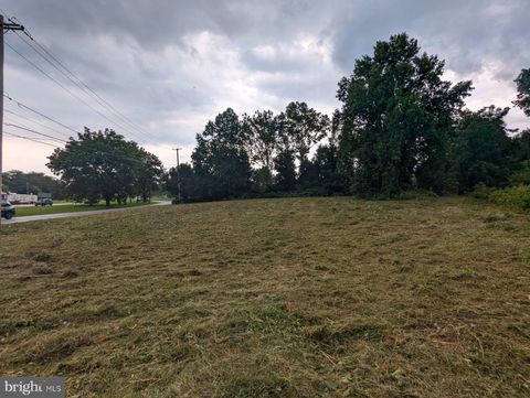 Photo of 418 W Pothouse Road, PHOENIXVILLE, PA 19460 (MLS # PACT2061340)