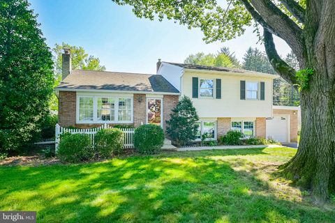 Photo of 684 Gentry Drive, LANCASTER, PA 17603 (MLS # PALA2070406)