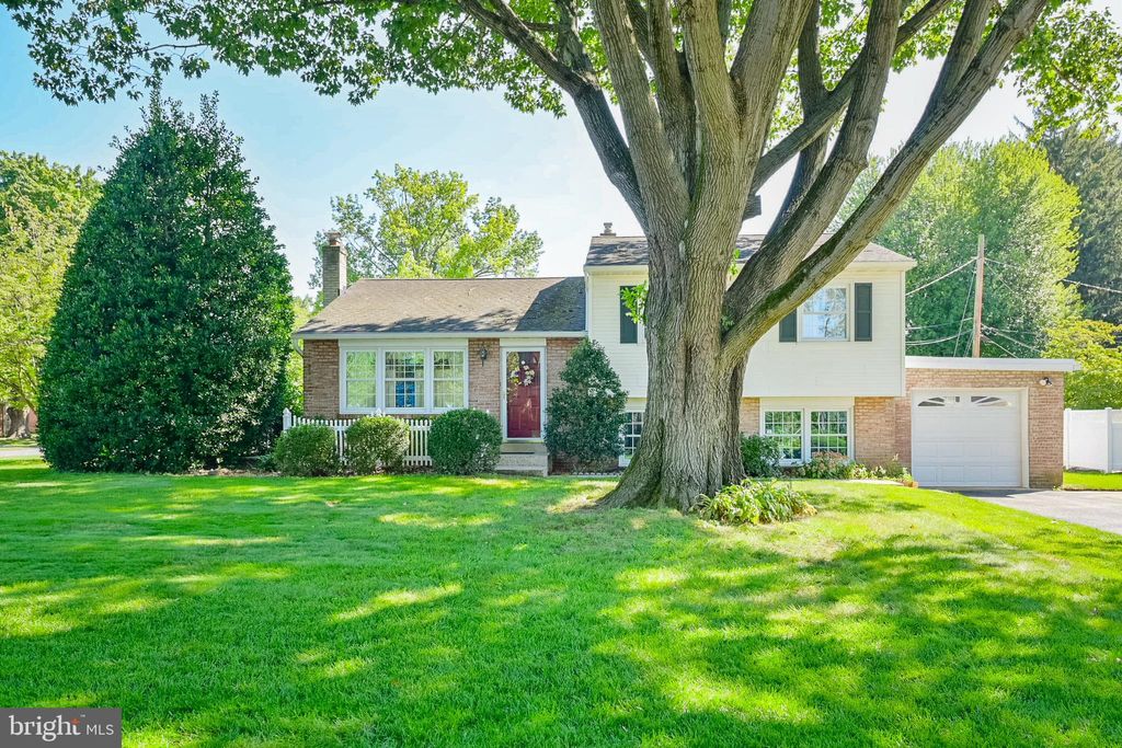 Photo of 684 Gentry Drive, LANCASTER, PA 17603 (MLS # PALA2070406)