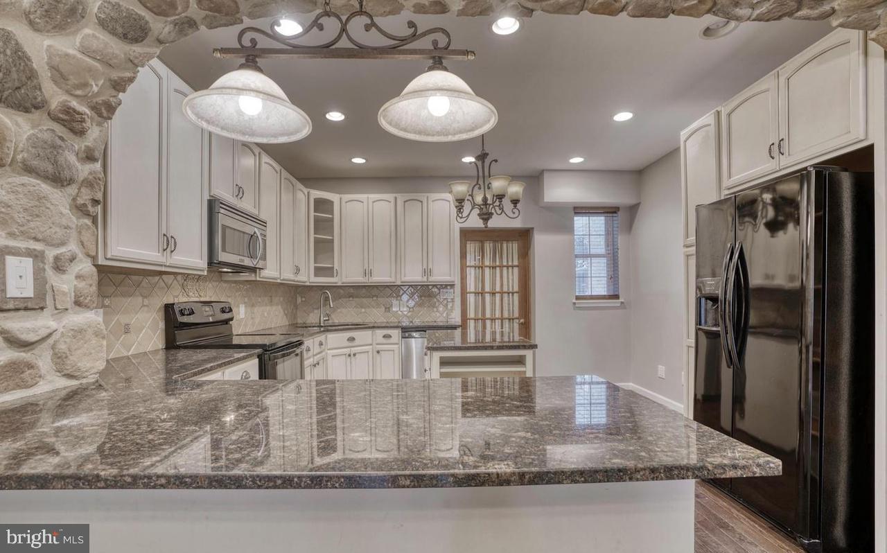 HAMPDEN HISTORIC DISTRICT - Residential Lease