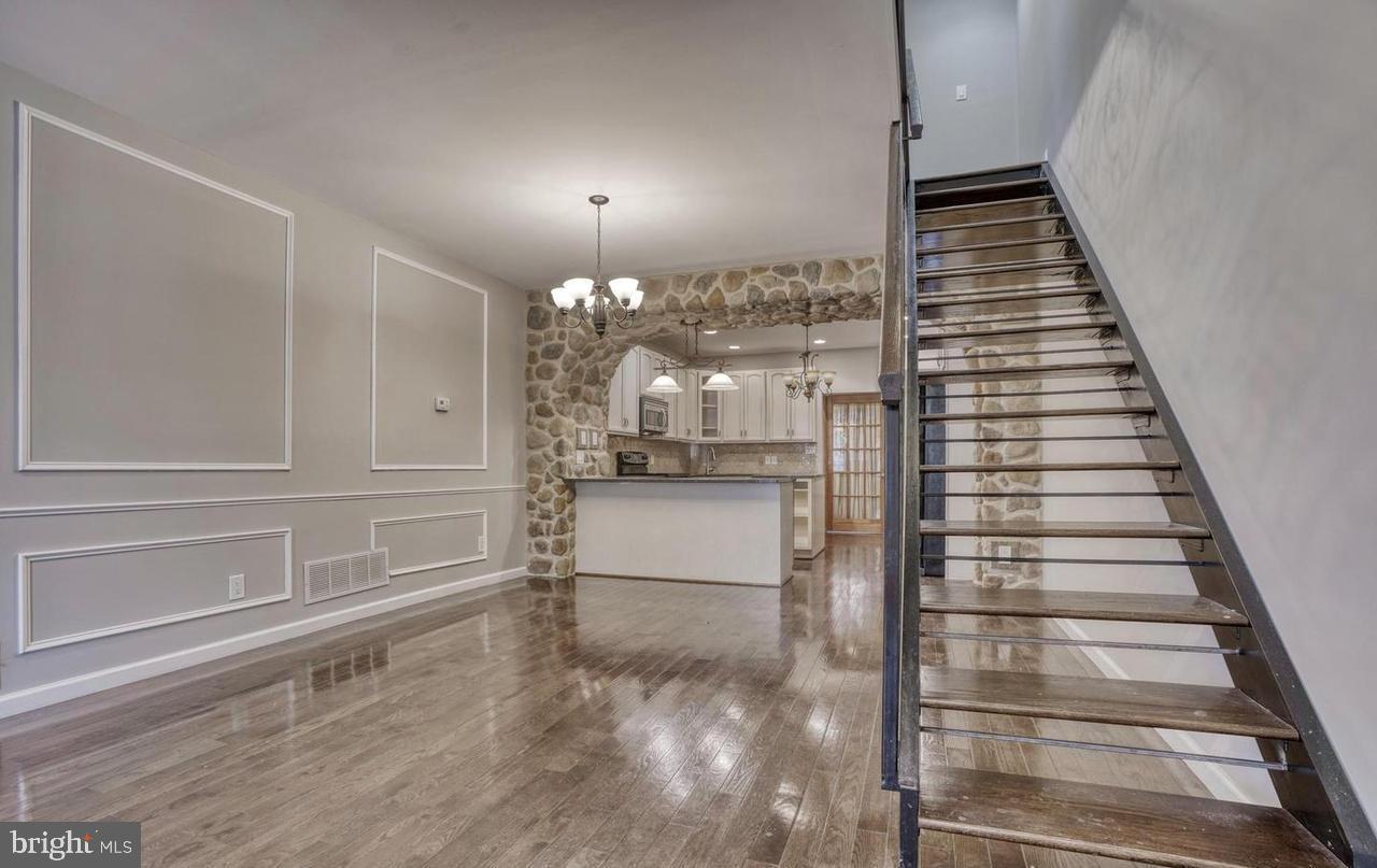 818 W 36TH STREET