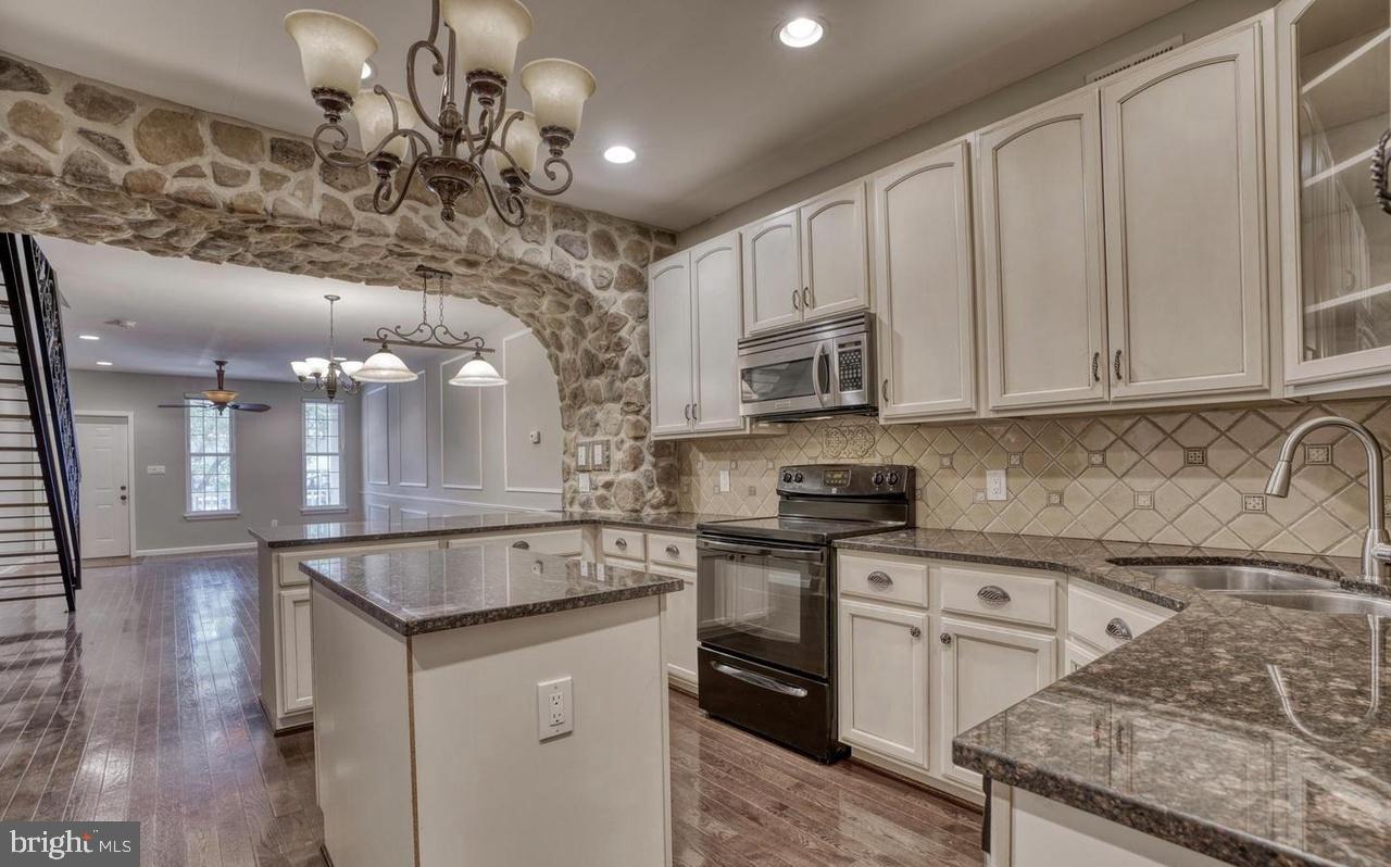 HAMPDEN HISTORIC DISTRICT - Residential Lease