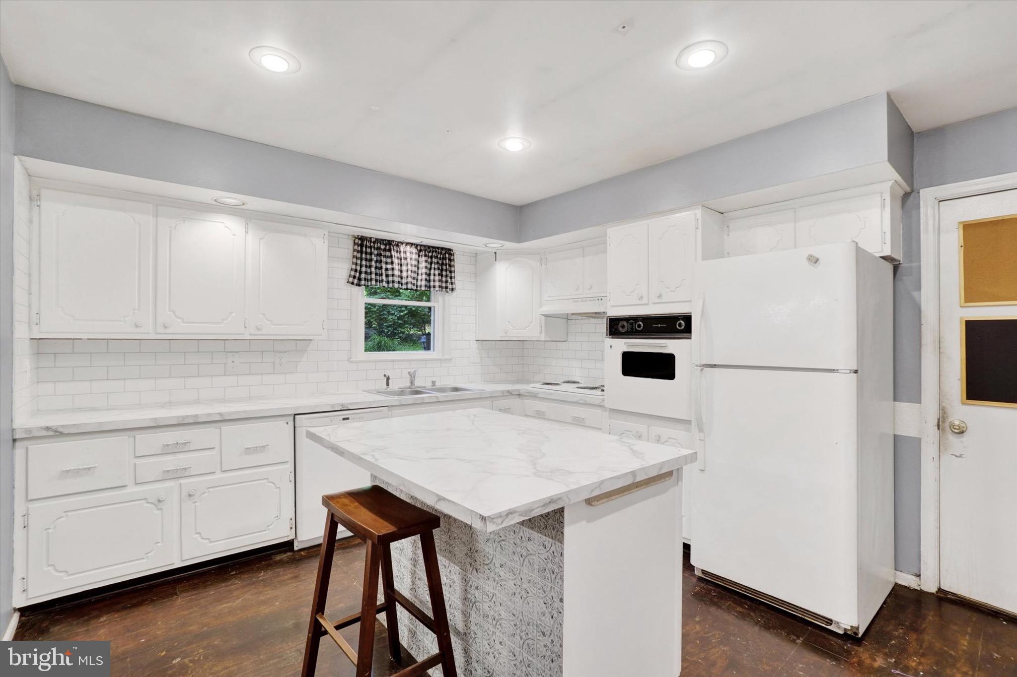 1211 BERNOUDY ROAD