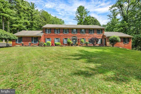 Homes For Sale - 8 Tudor Court<br/> MOHNTON, PA 19540