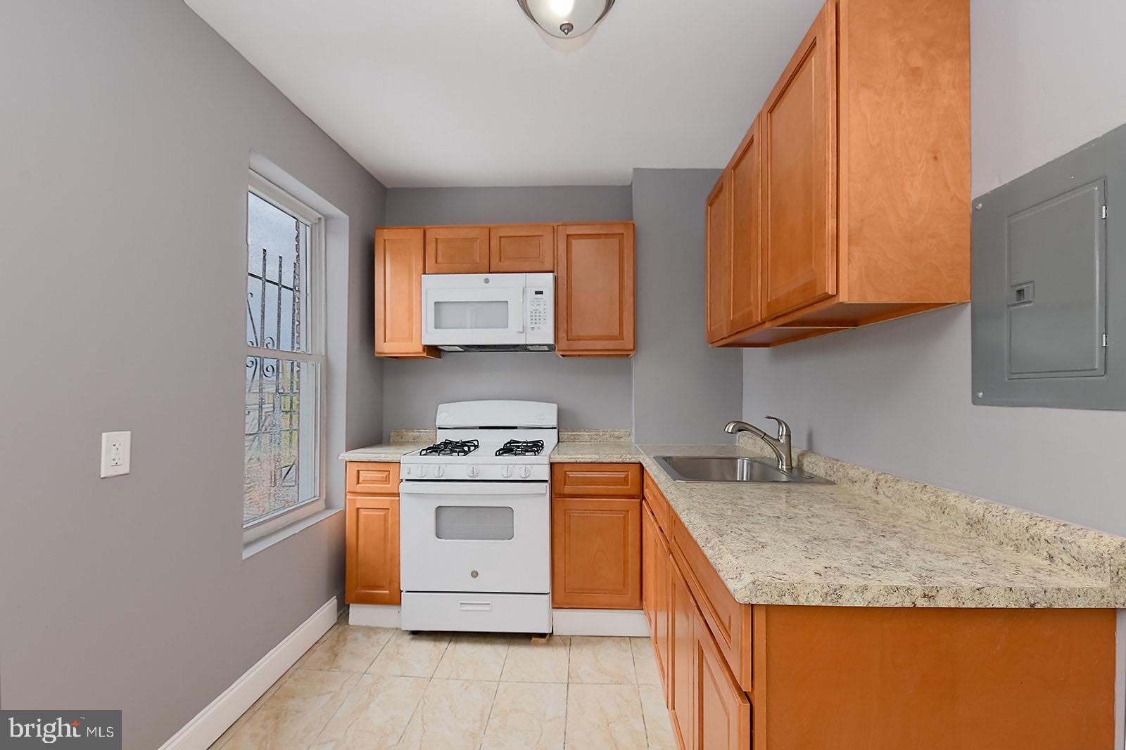 UNION SQUARE - Residential Lease
