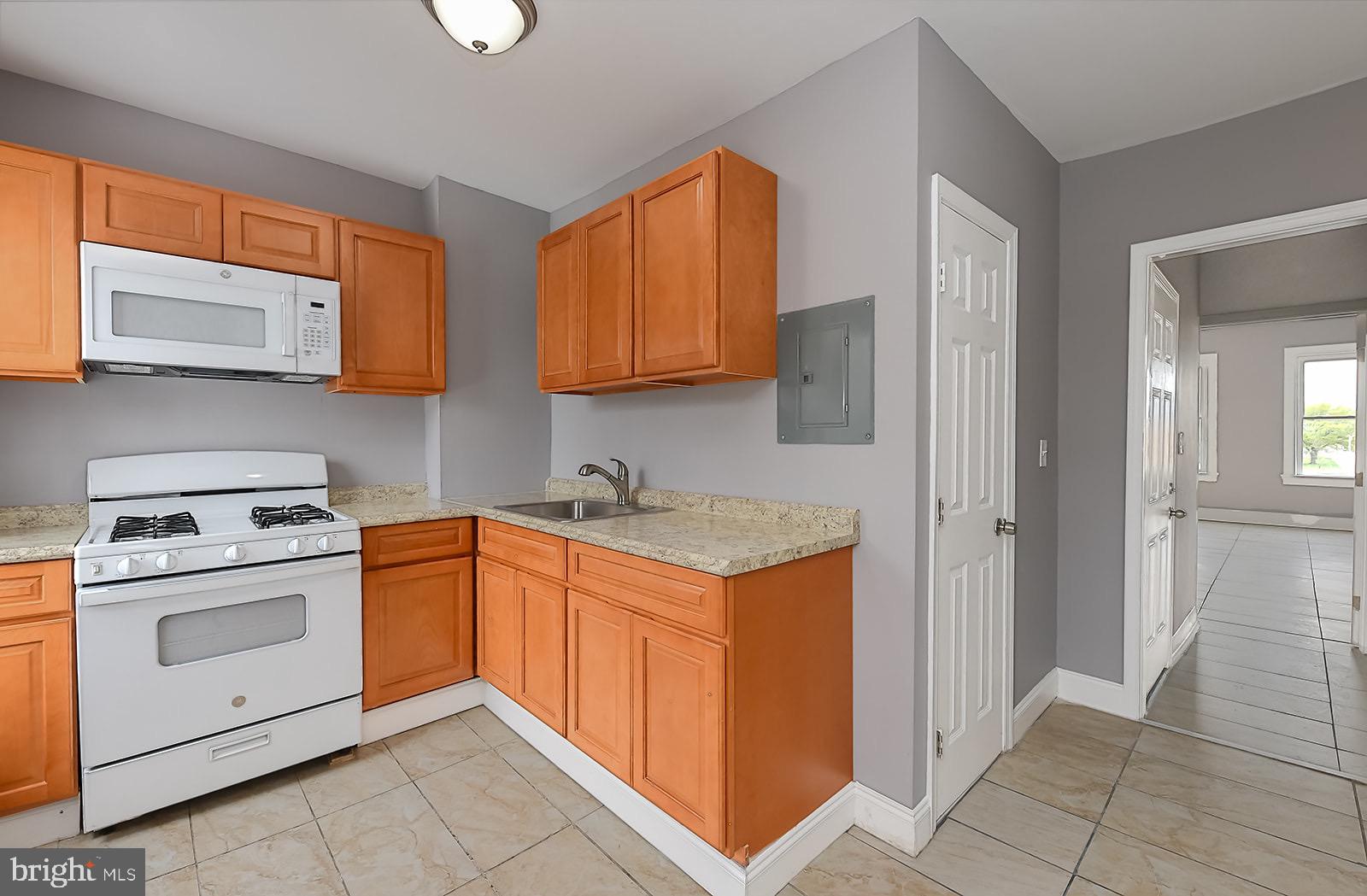 UNION SQUARE - Residential Lease