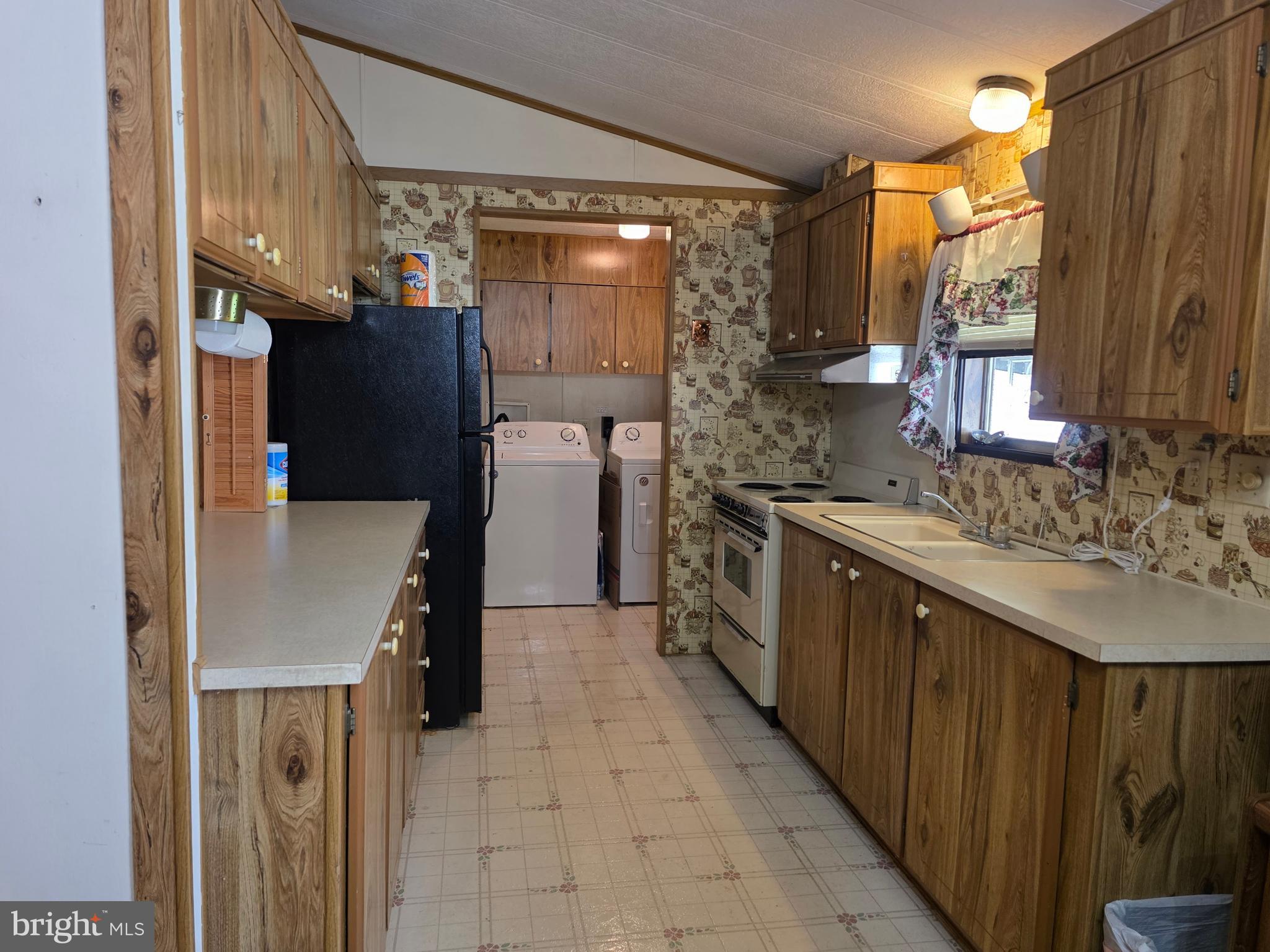 LINCOLN ESTATES MHP - Residential