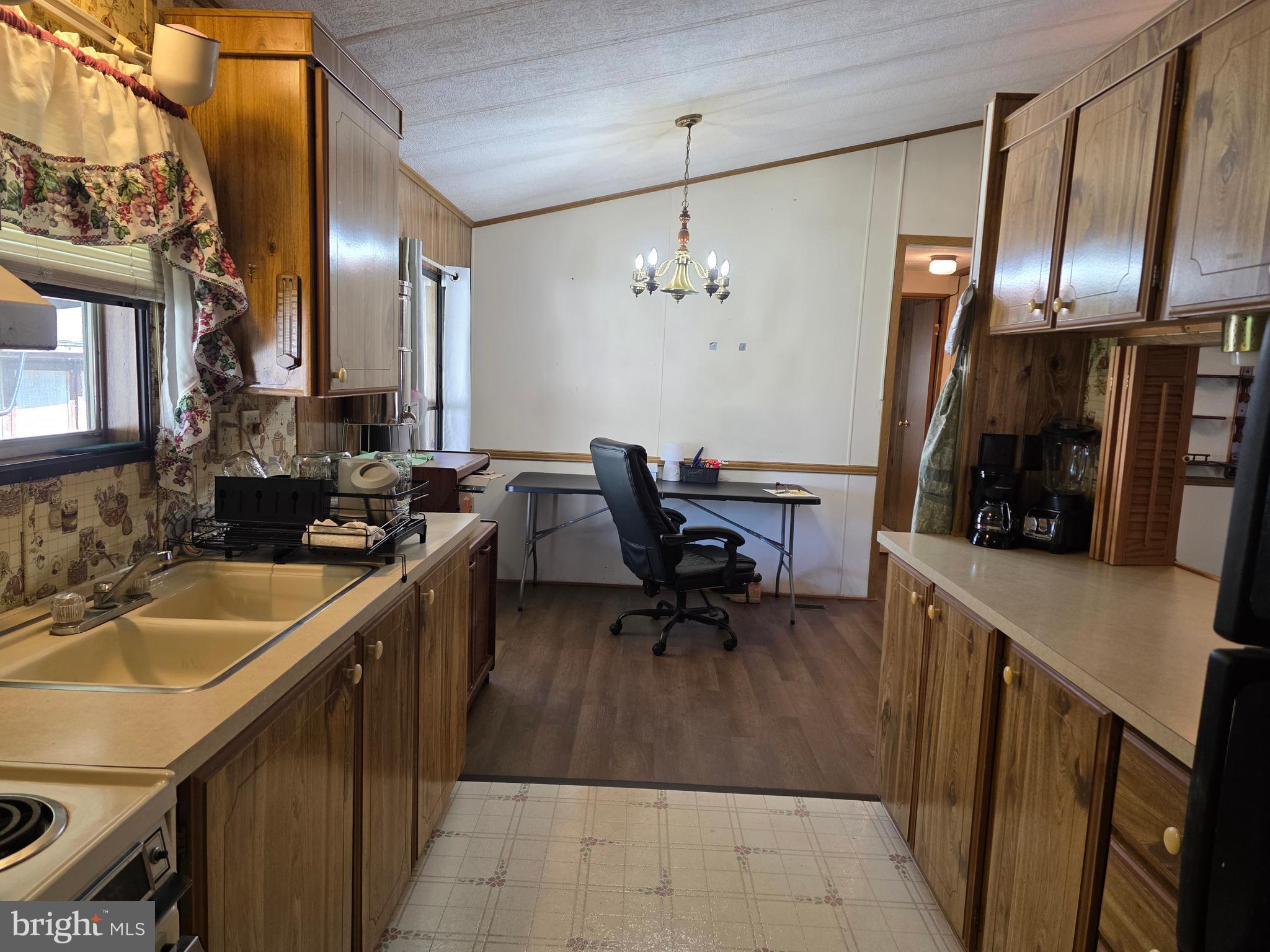 LINCOLN ESTATES MHP - Residential