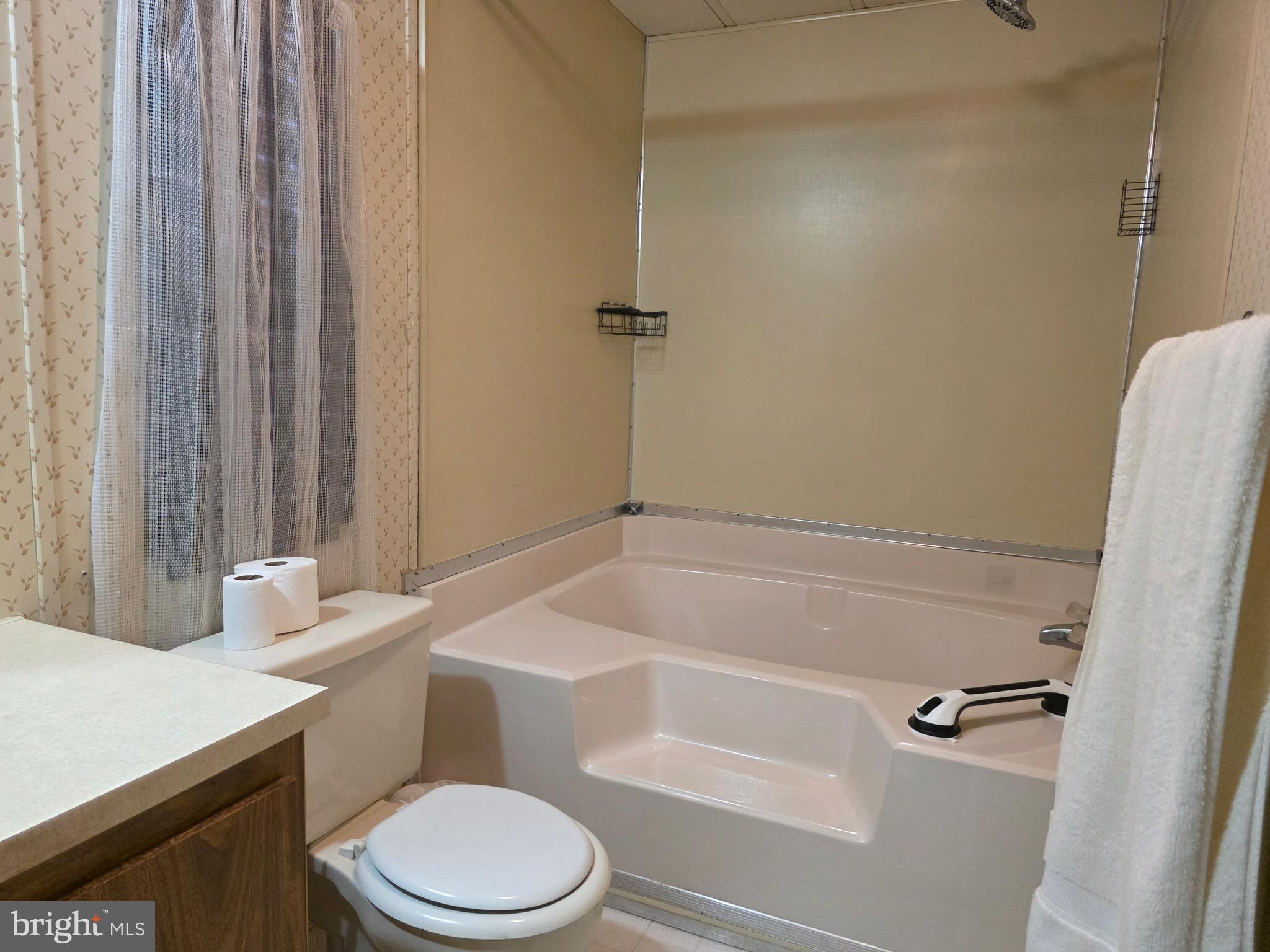 LINCOLN ESTATES MHP - Residential