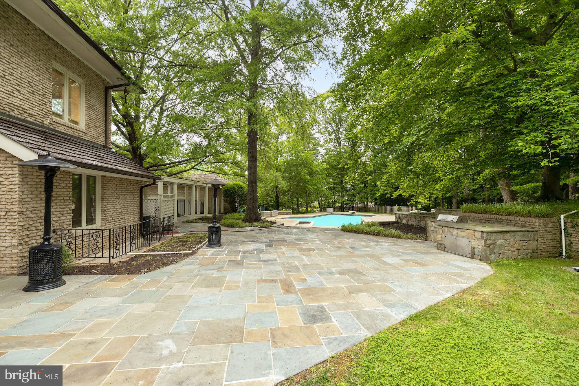 POTOMAC VILLAGE - Residential