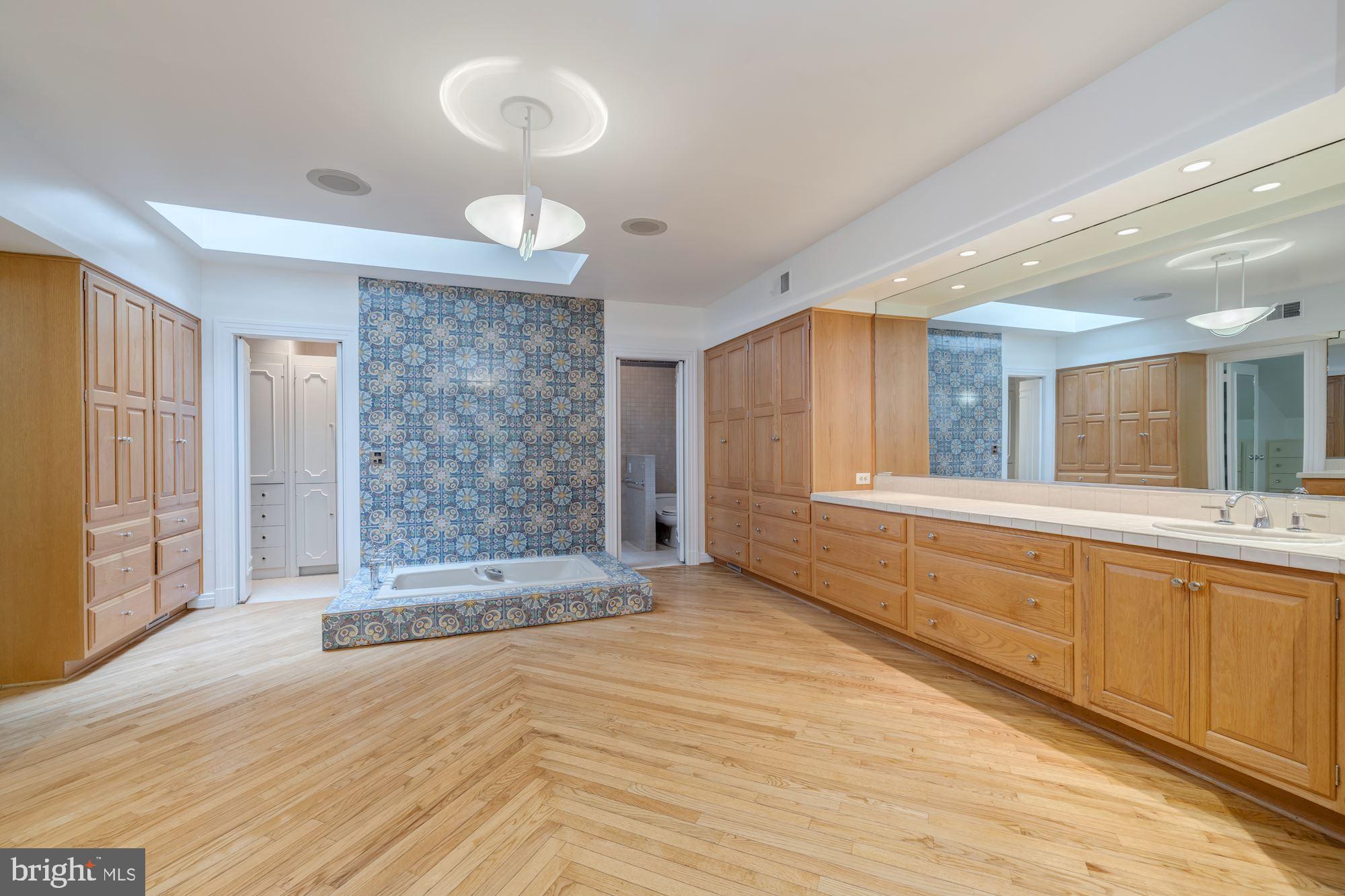 POTOMAC VILLAGE - Residential