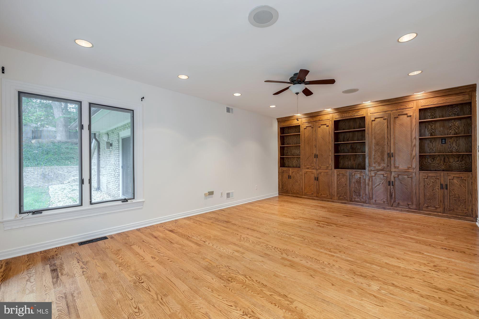 POTOMAC VILLAGE - Residential