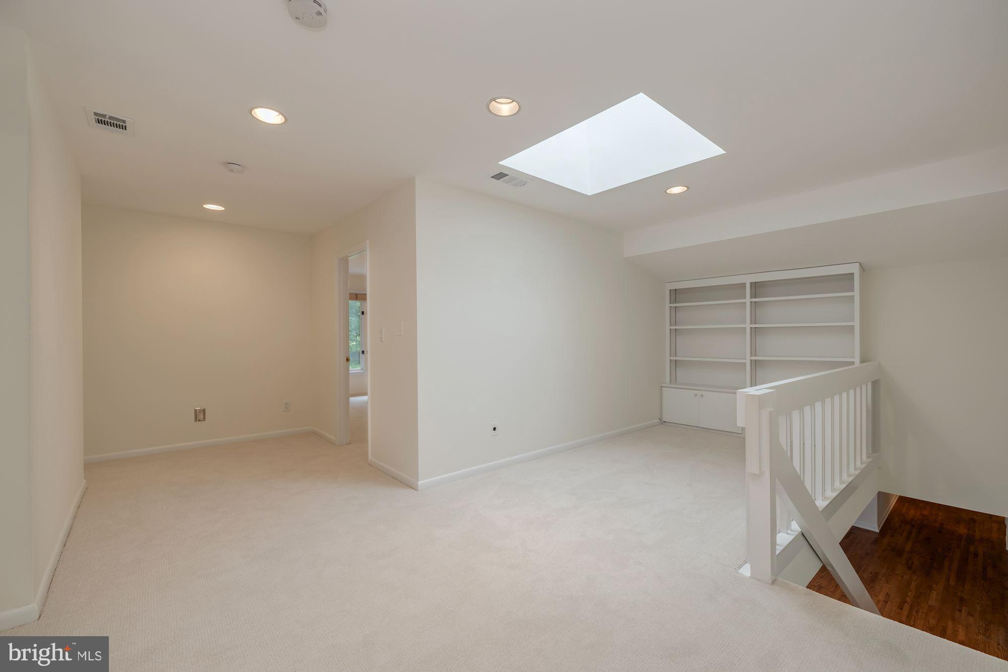 POTOMAC VILLAGE - Residential