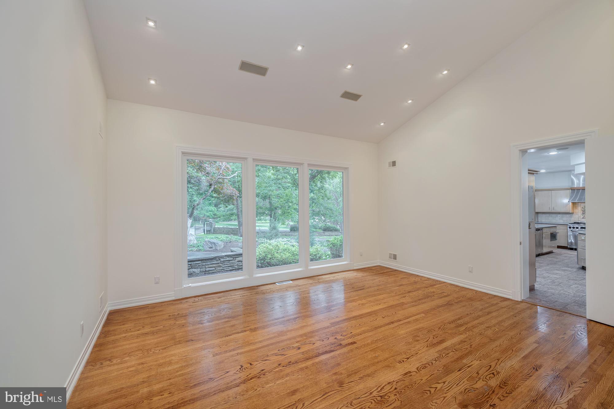 POTOMAC VILLAGE - Residential