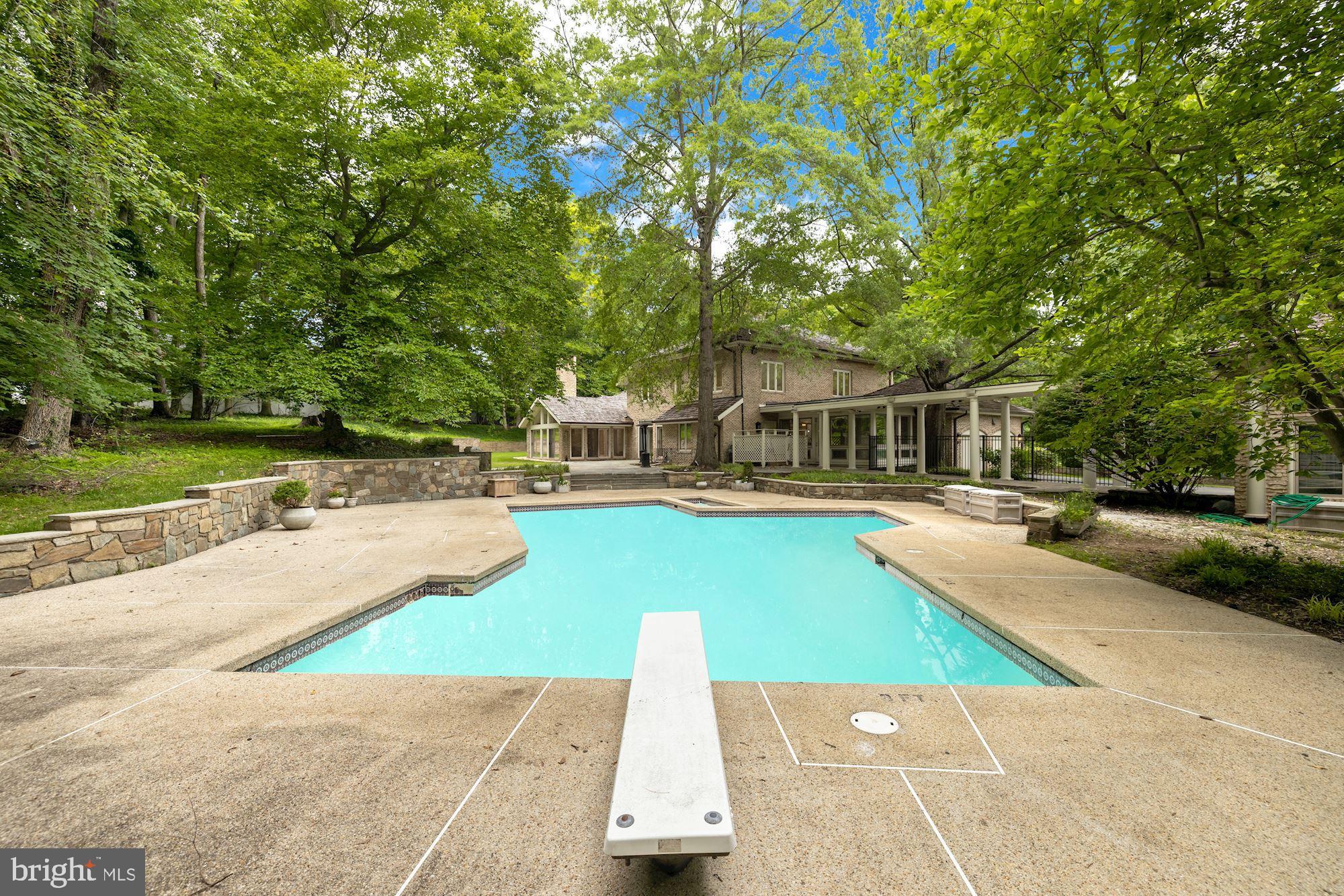 POTOMAC VILLAGE - Residential