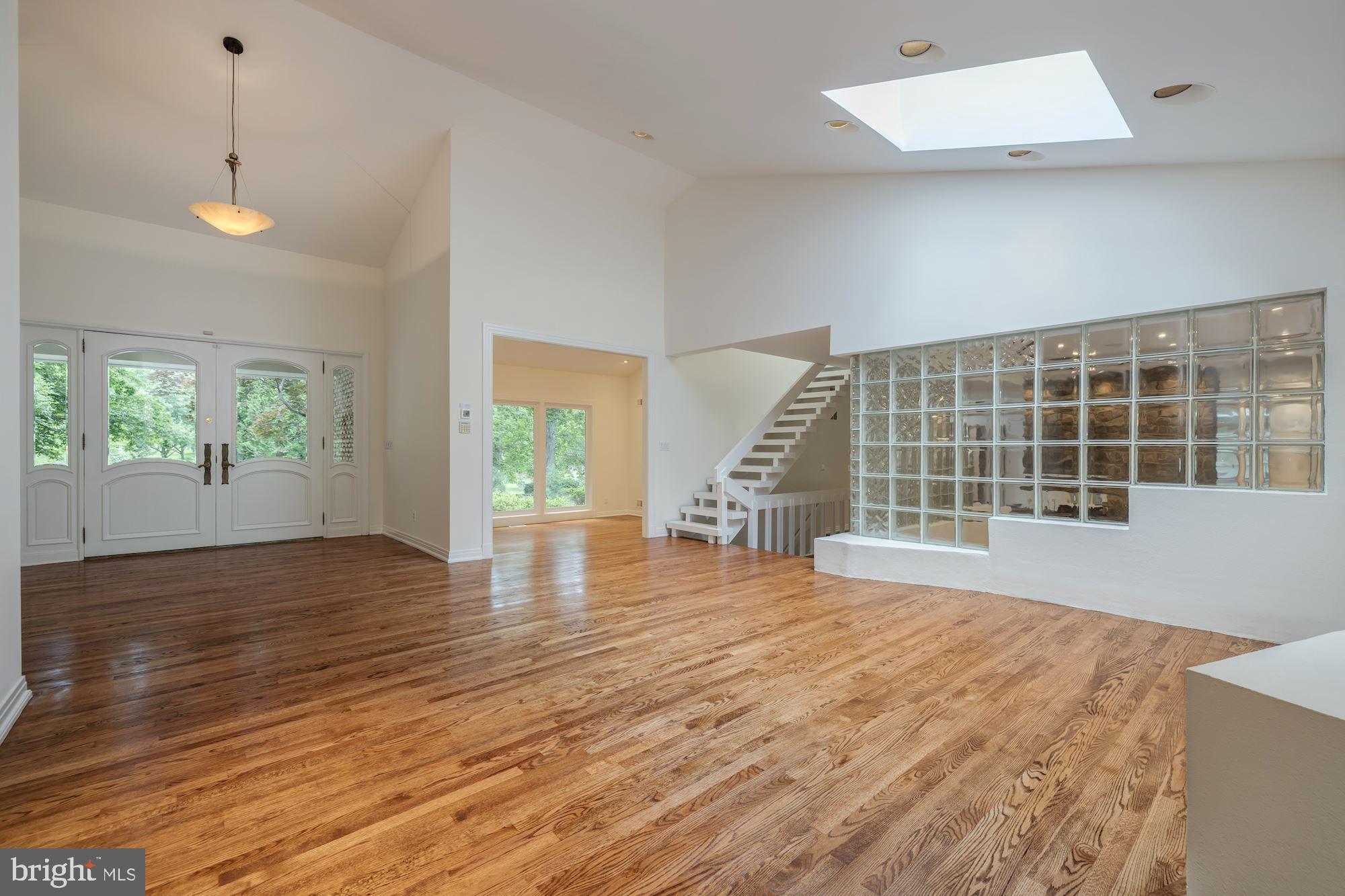 POTOMAC VILLAGE - Residential