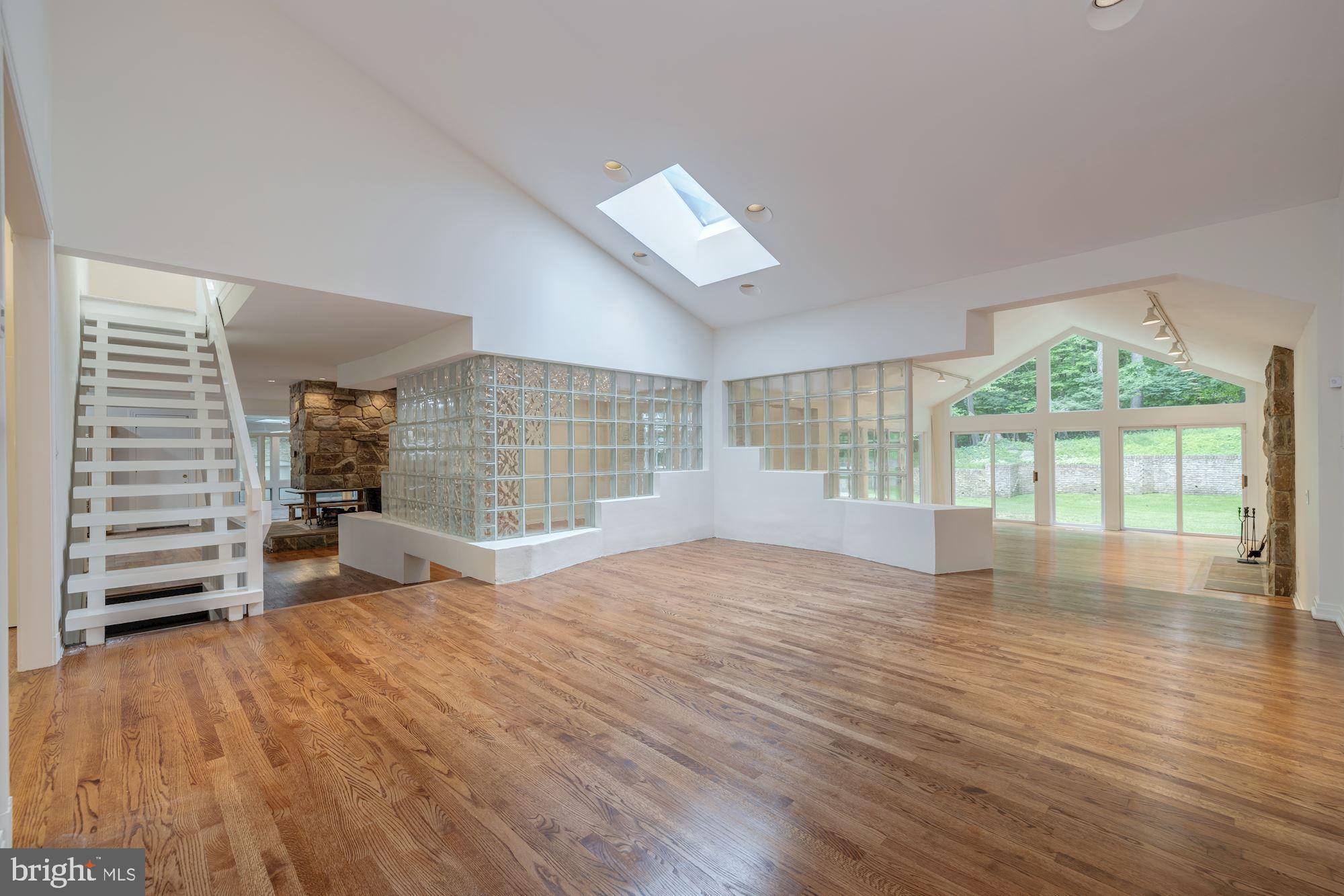 POTOMAC VILLAGE - Residential