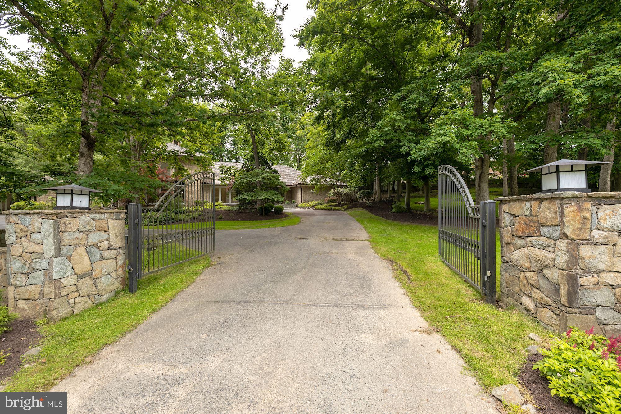 POTOMAC VILLAGE - Residential