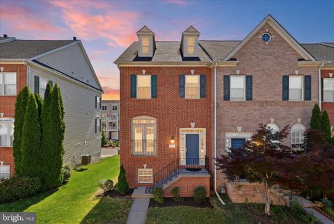 Photo of 4677 Carisbrooke Lane, FAIRFAX, VA 22030 (MLS # VAFX2317028)
