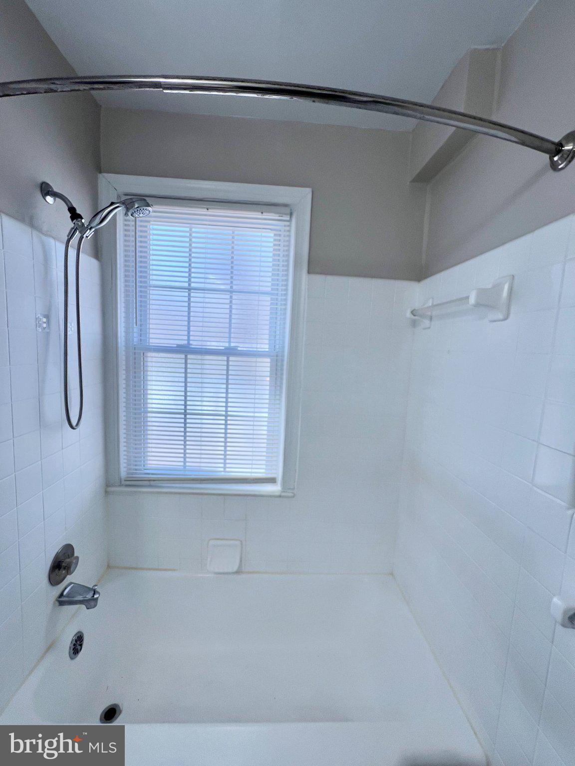 FREDERICK COURTS - Residential