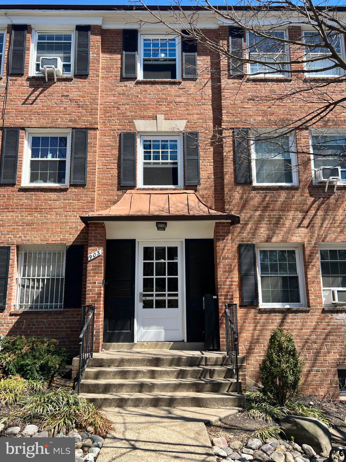 FREDERICK COURTS - Residential