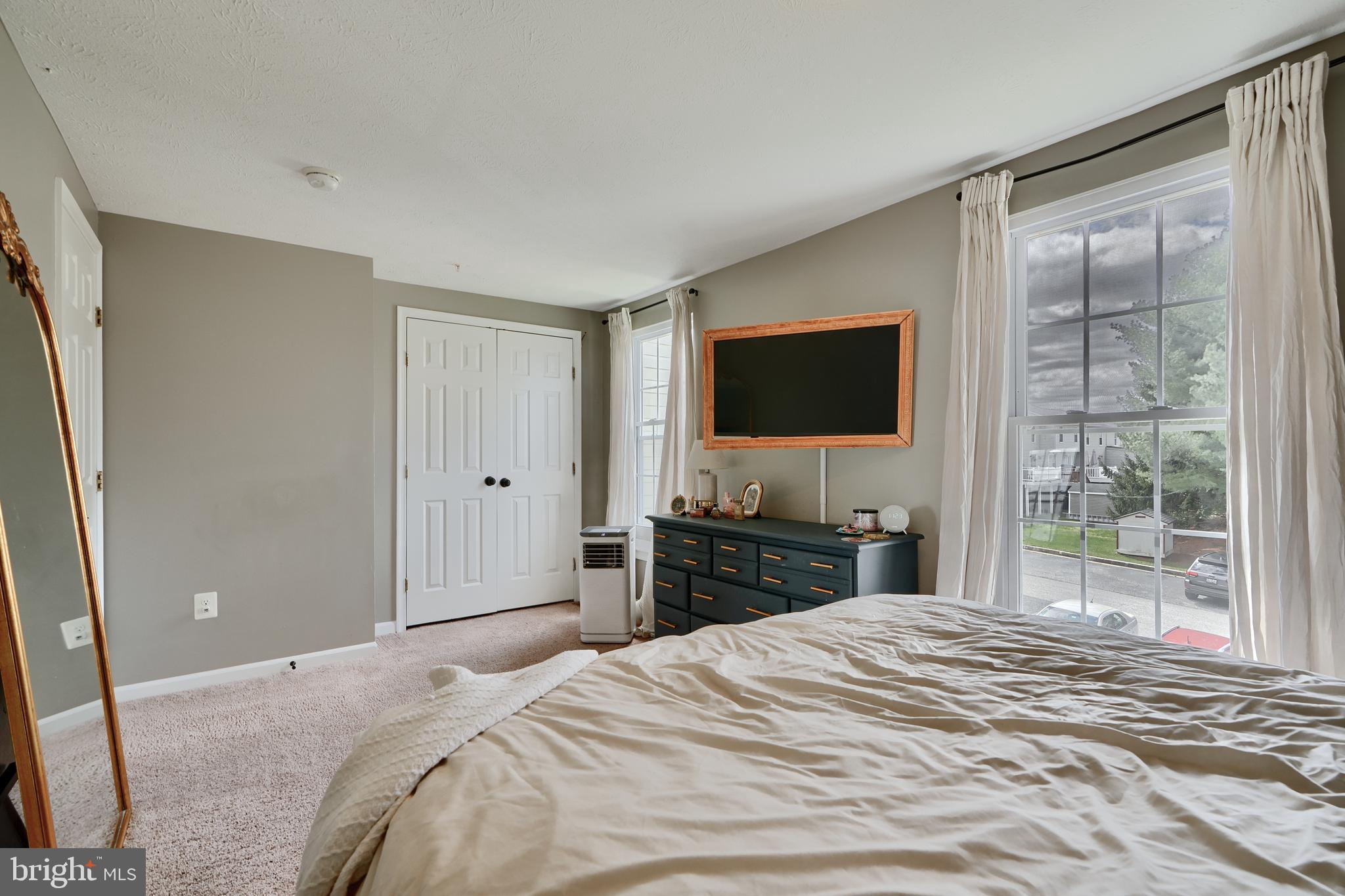 BRENTWOOD CONDO - Residential