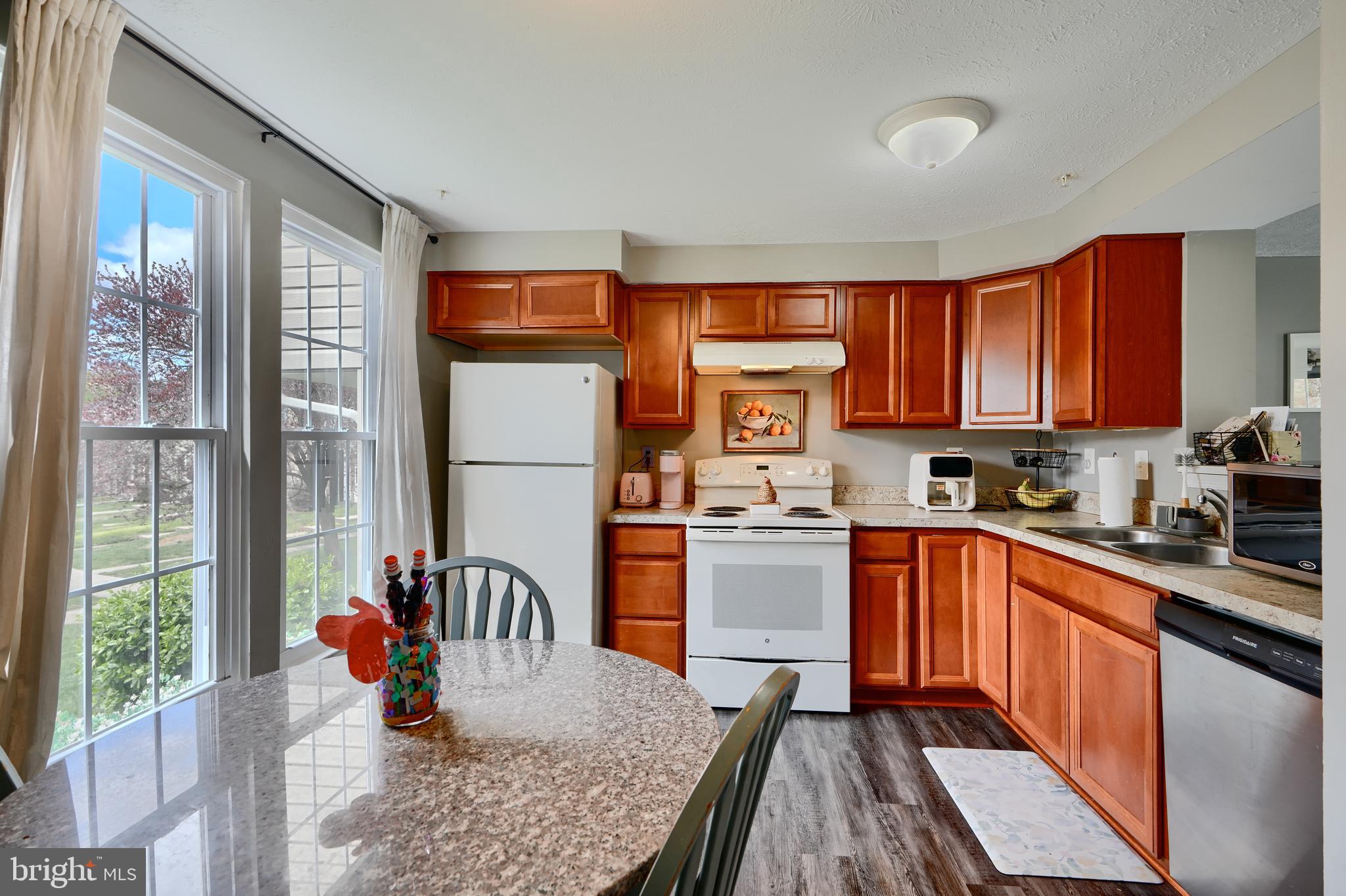 BRENTWOOD CONDO - Residential