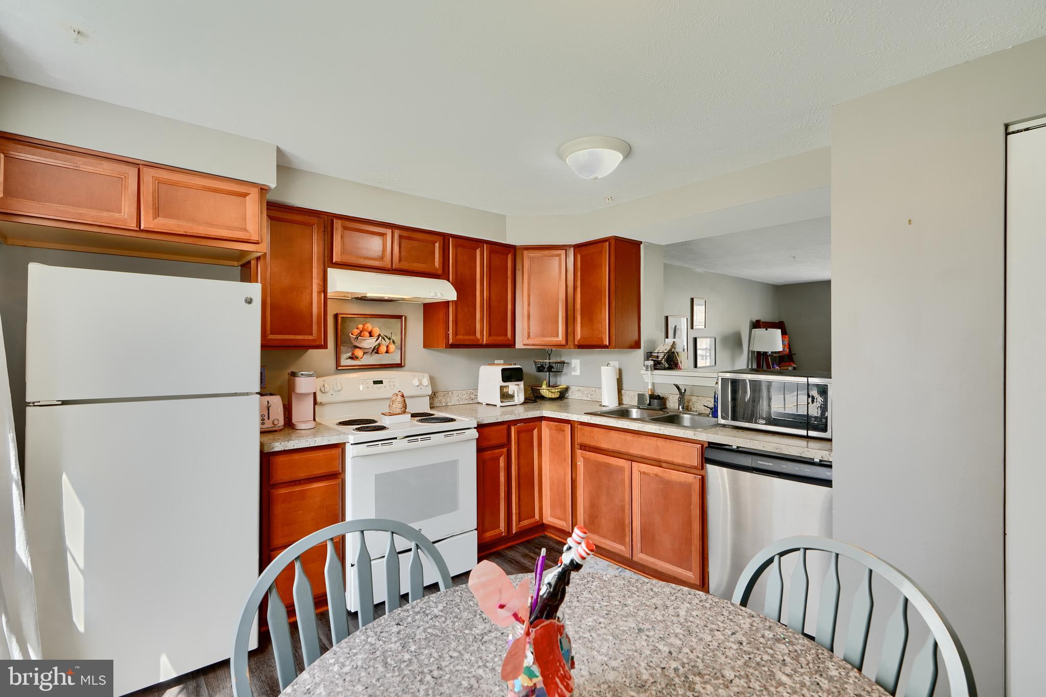 BRENTWOOD CONDO - Residential