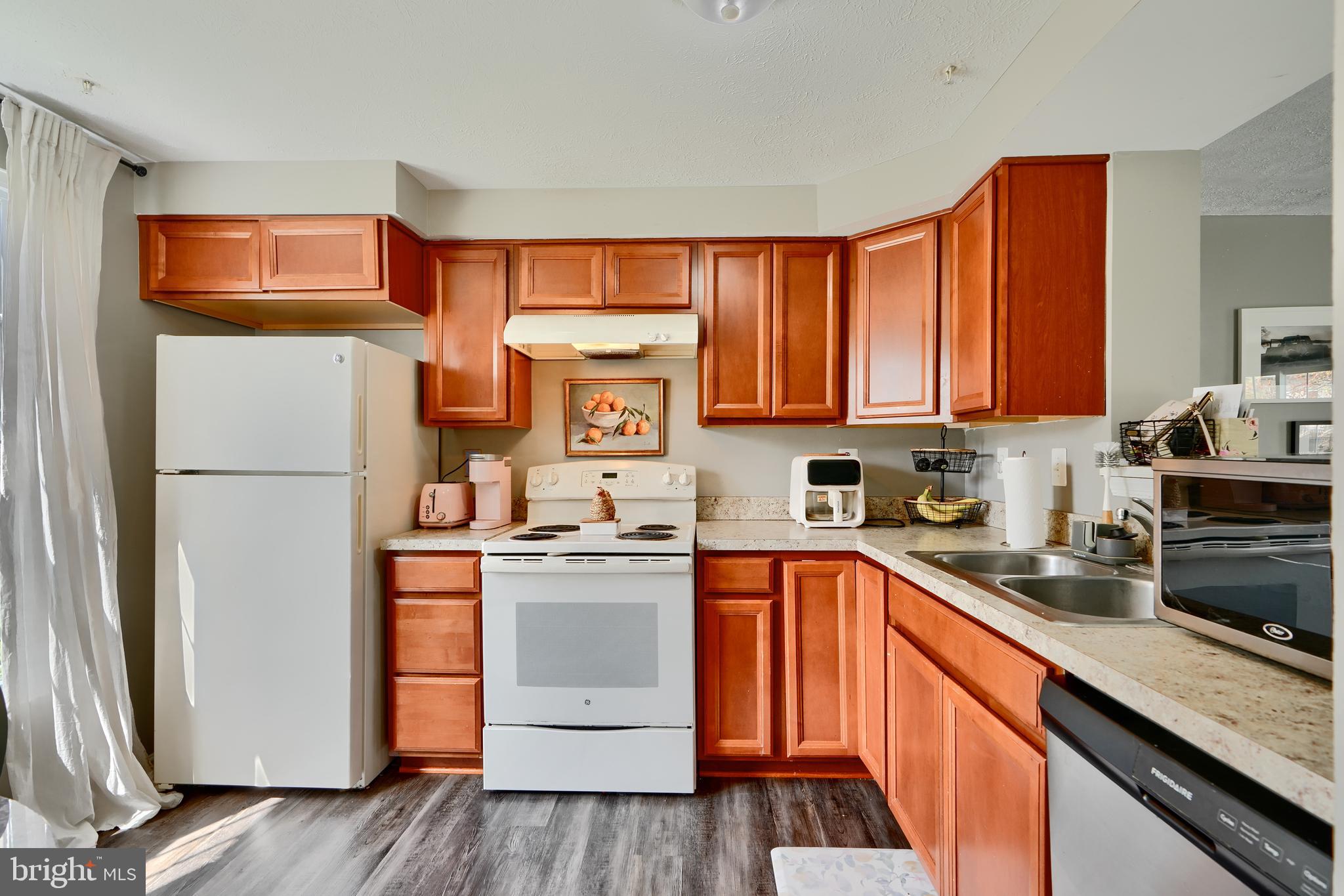 BRENTWOOD CONDO - Residential