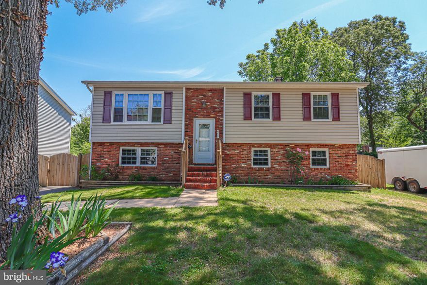 A great opportunity at an affordable price. This four-bedroom home is made for the person who wants to put the finishing touches on a house they want to call home. Conveniently located, yet tucked away in the water-privileged community of Hollywood Enjoy time at home this summer and beyond in your newly installed, heated saltwater capable swimming pool ($70,000).