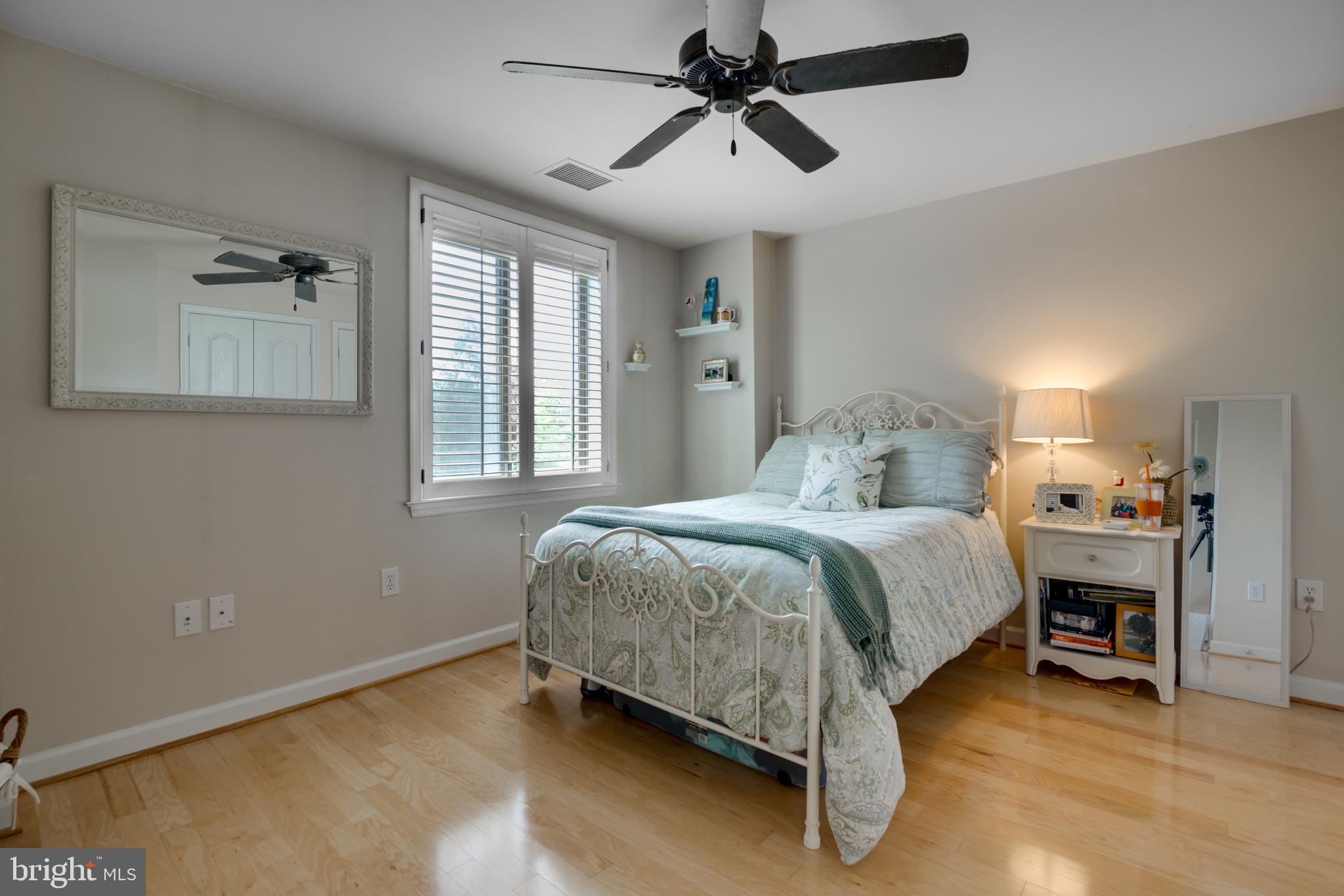 VIRGINIA SQUARE - Residential Lease