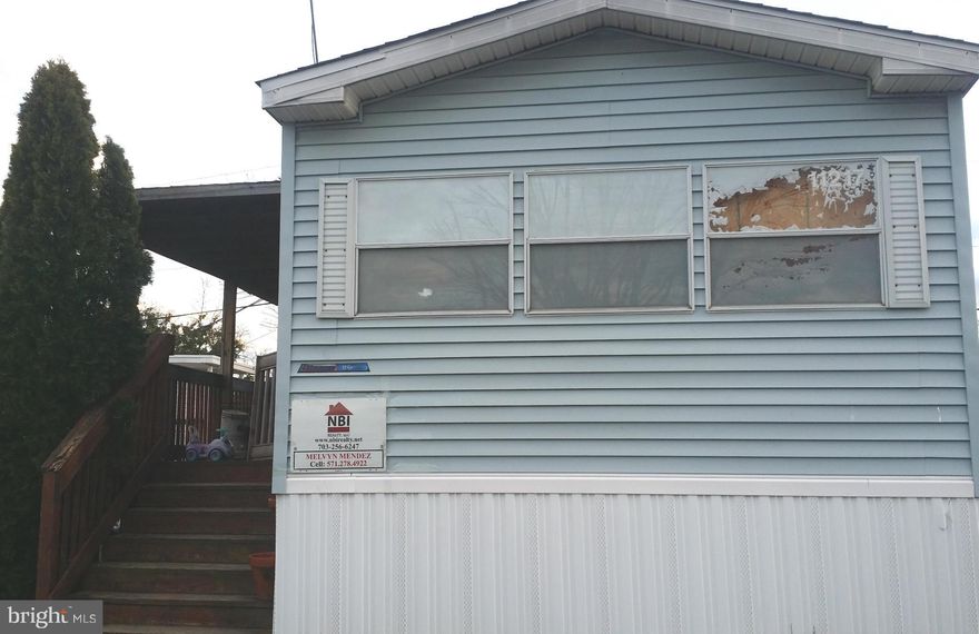 Beautiful Mobil home recently renovated, good location, seller are motivated to sell.