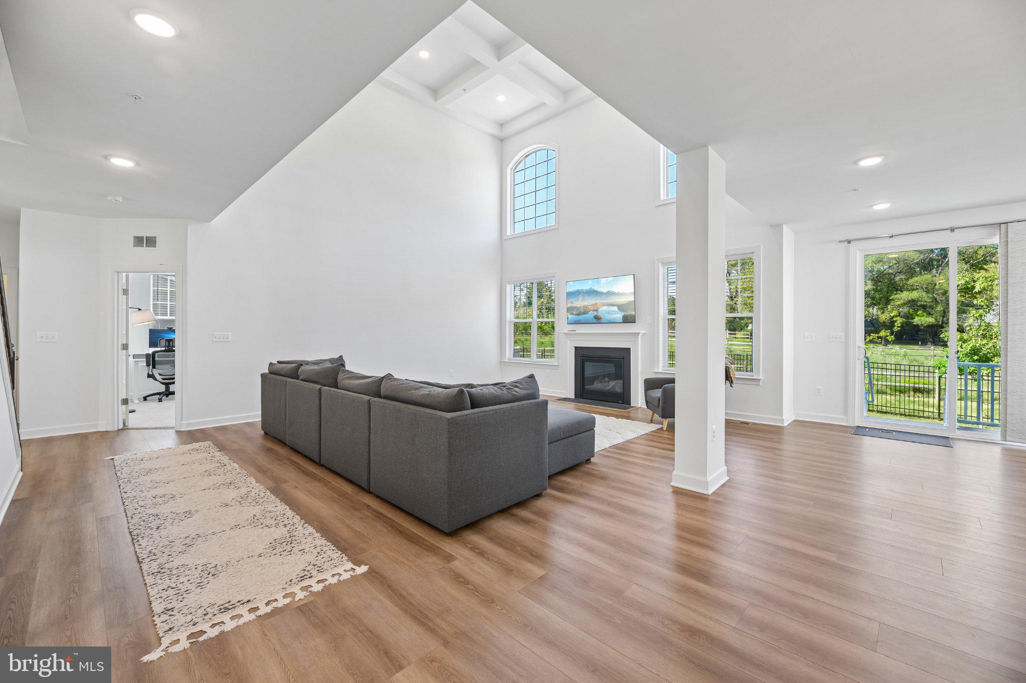 6807 FOUNTAIN PARK DRIVE