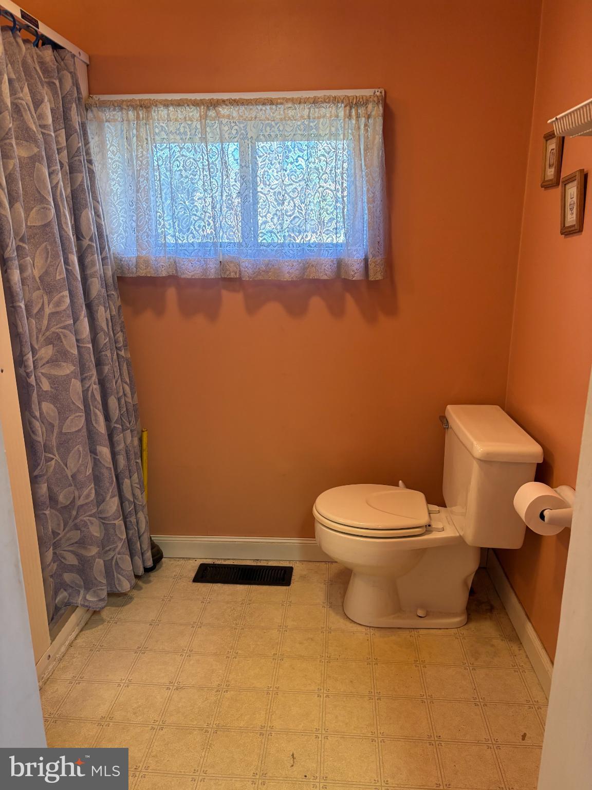 2551 HILLCREST AVENUE