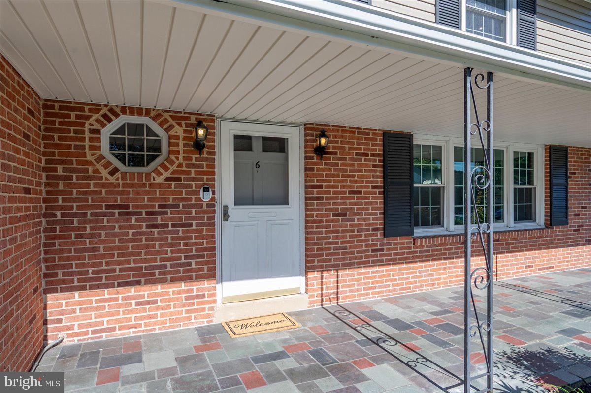 6 WOODSHAW ROAD