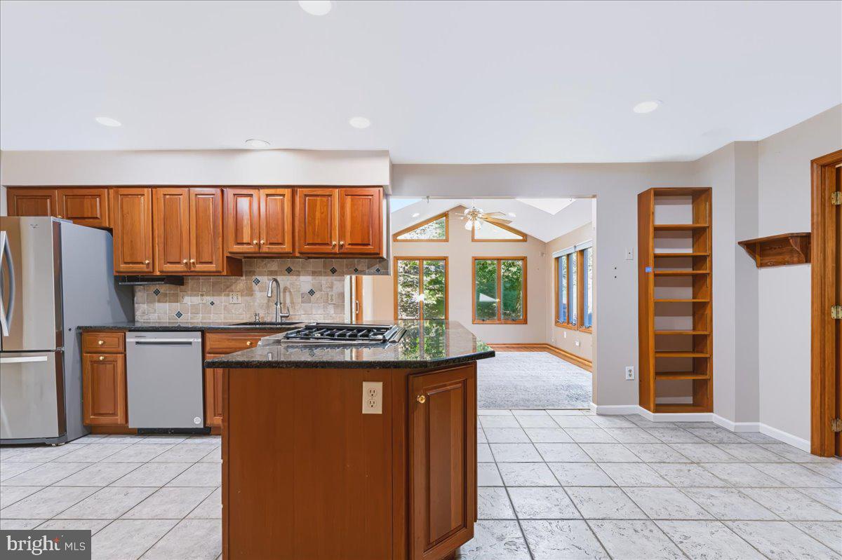 6 WOODSHAW ROAD