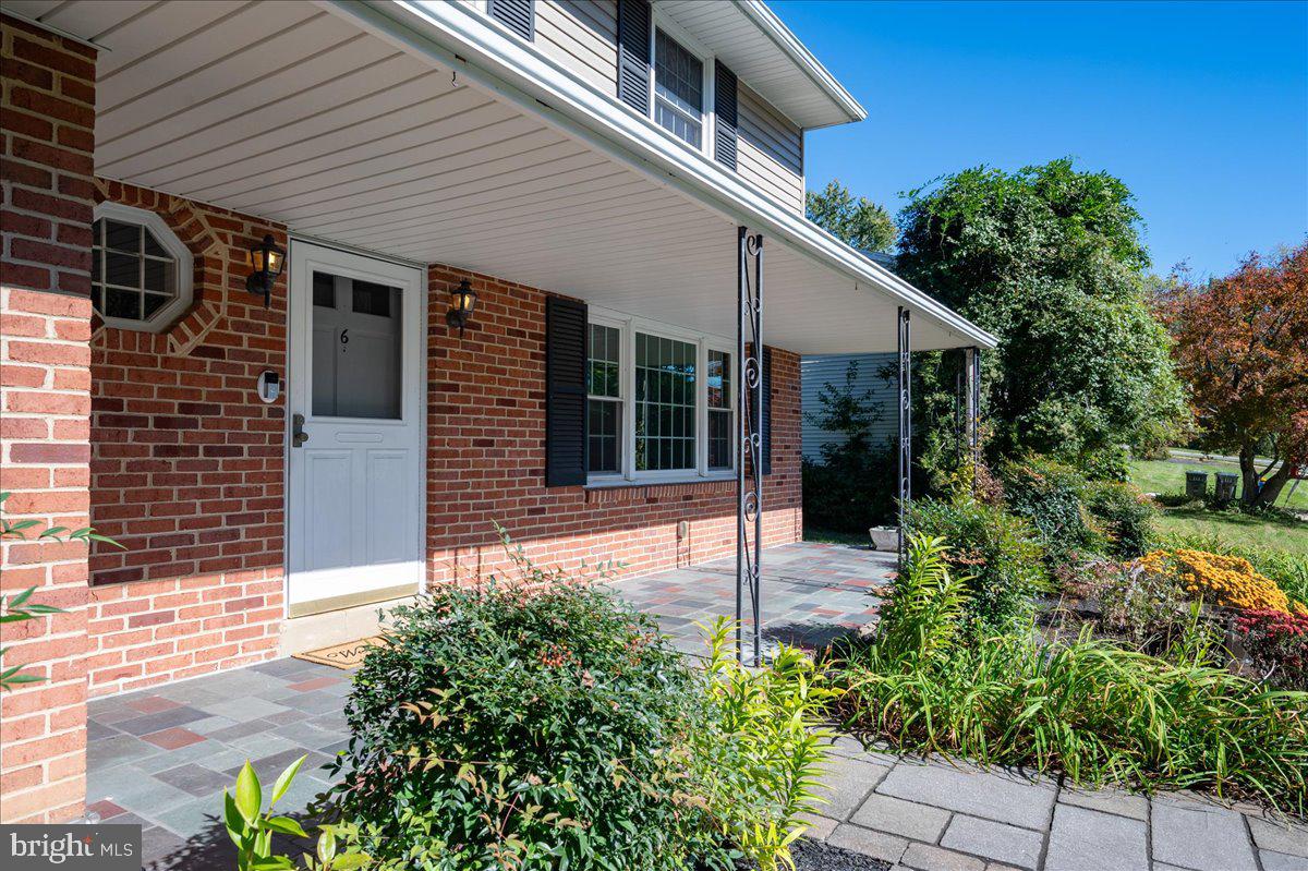 6 WOODSHAW ROAD