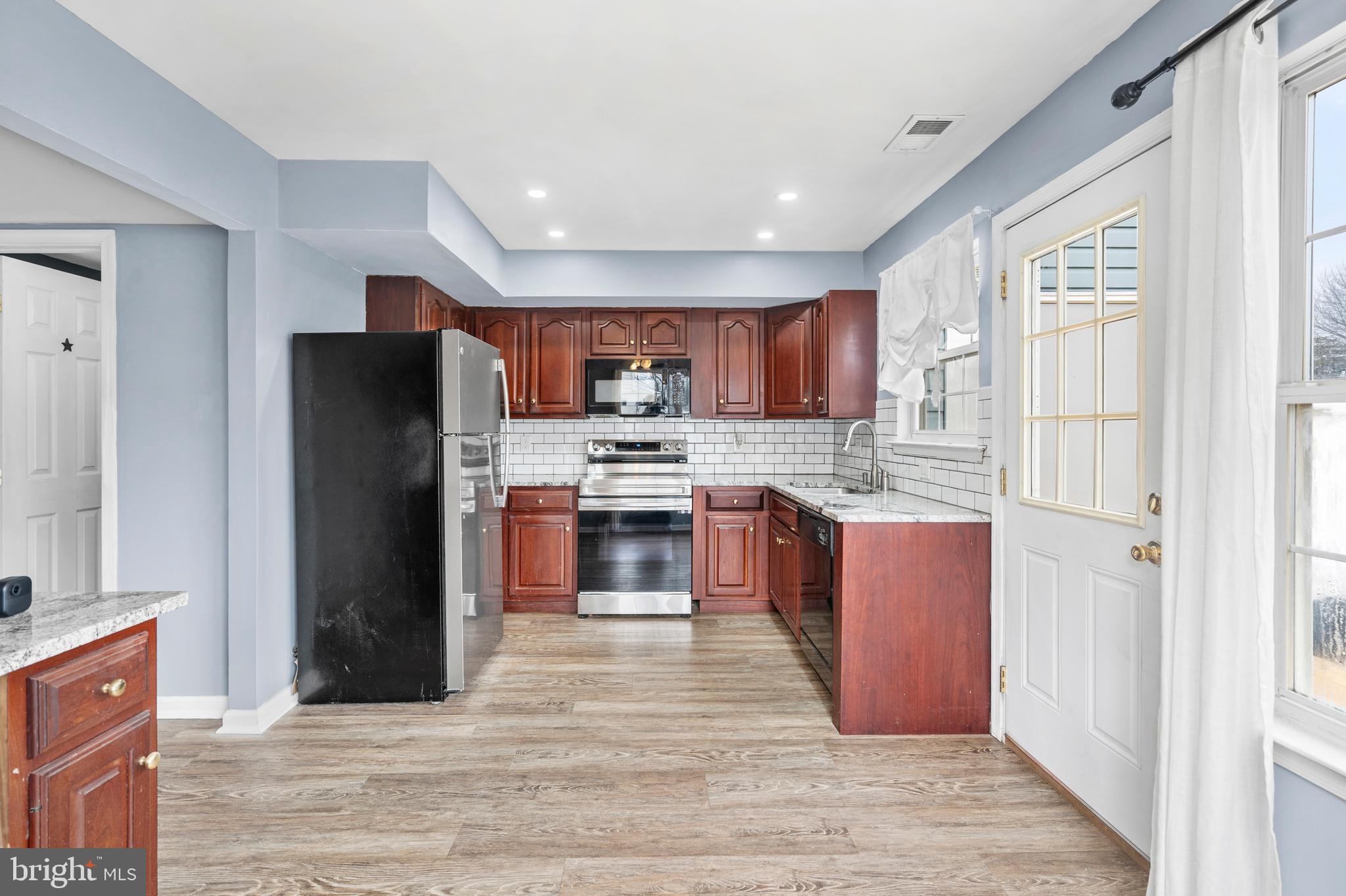 WALNUT BANK FARMS - Residential