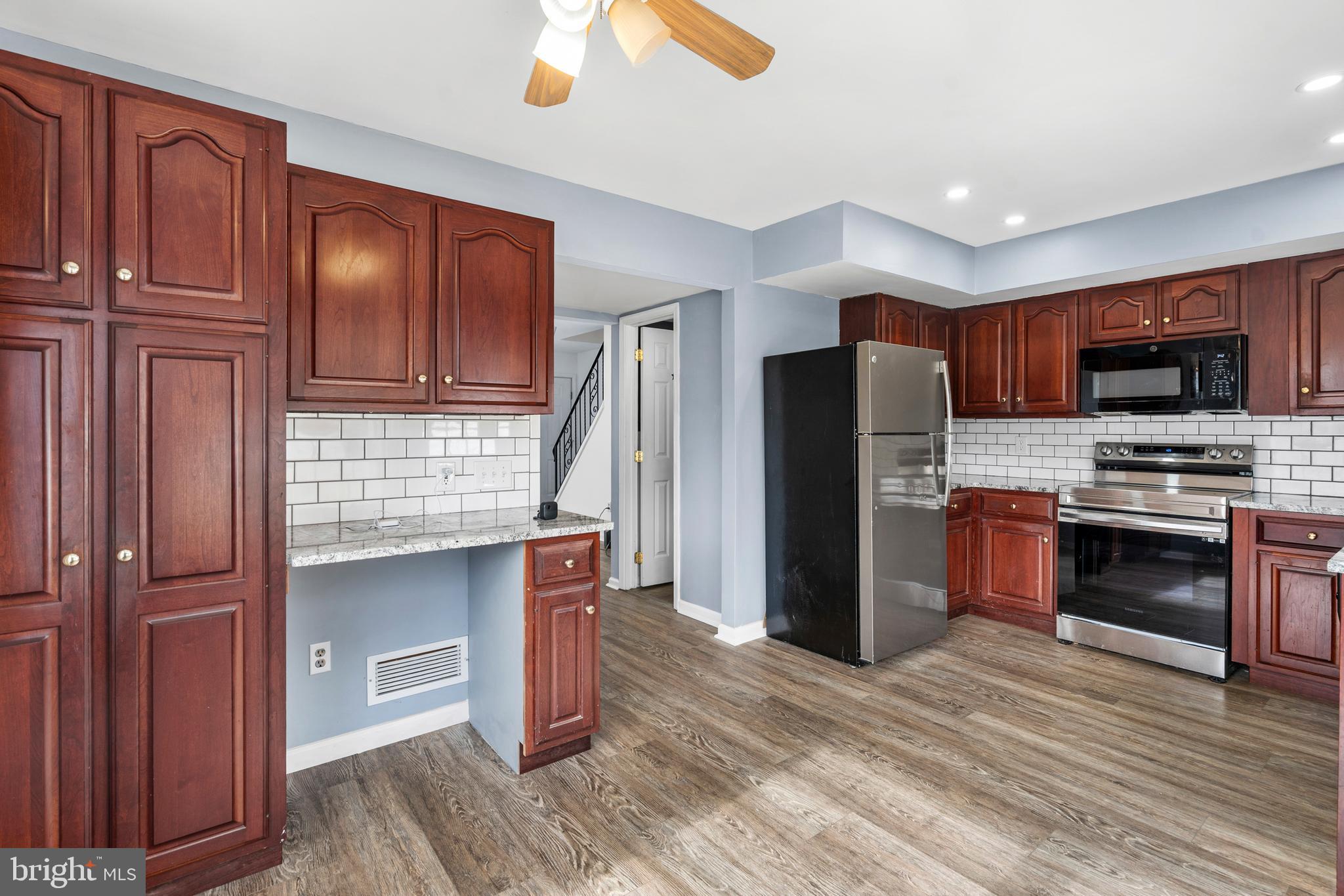 WALNUT BANK FARMS - Residential