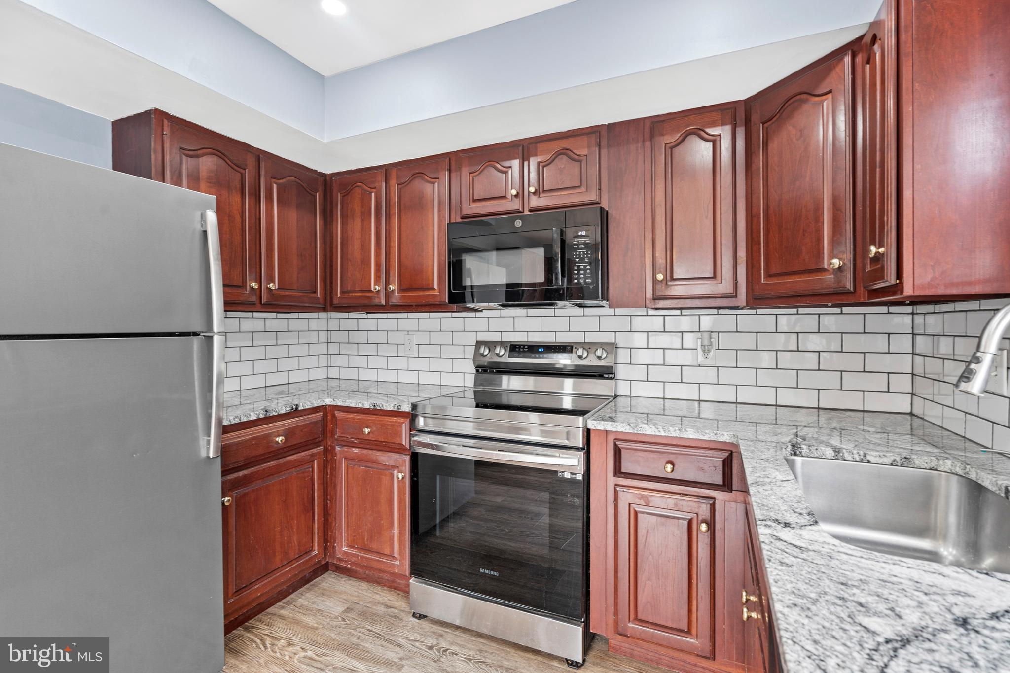 WALNUT BANK FARMS - Residential