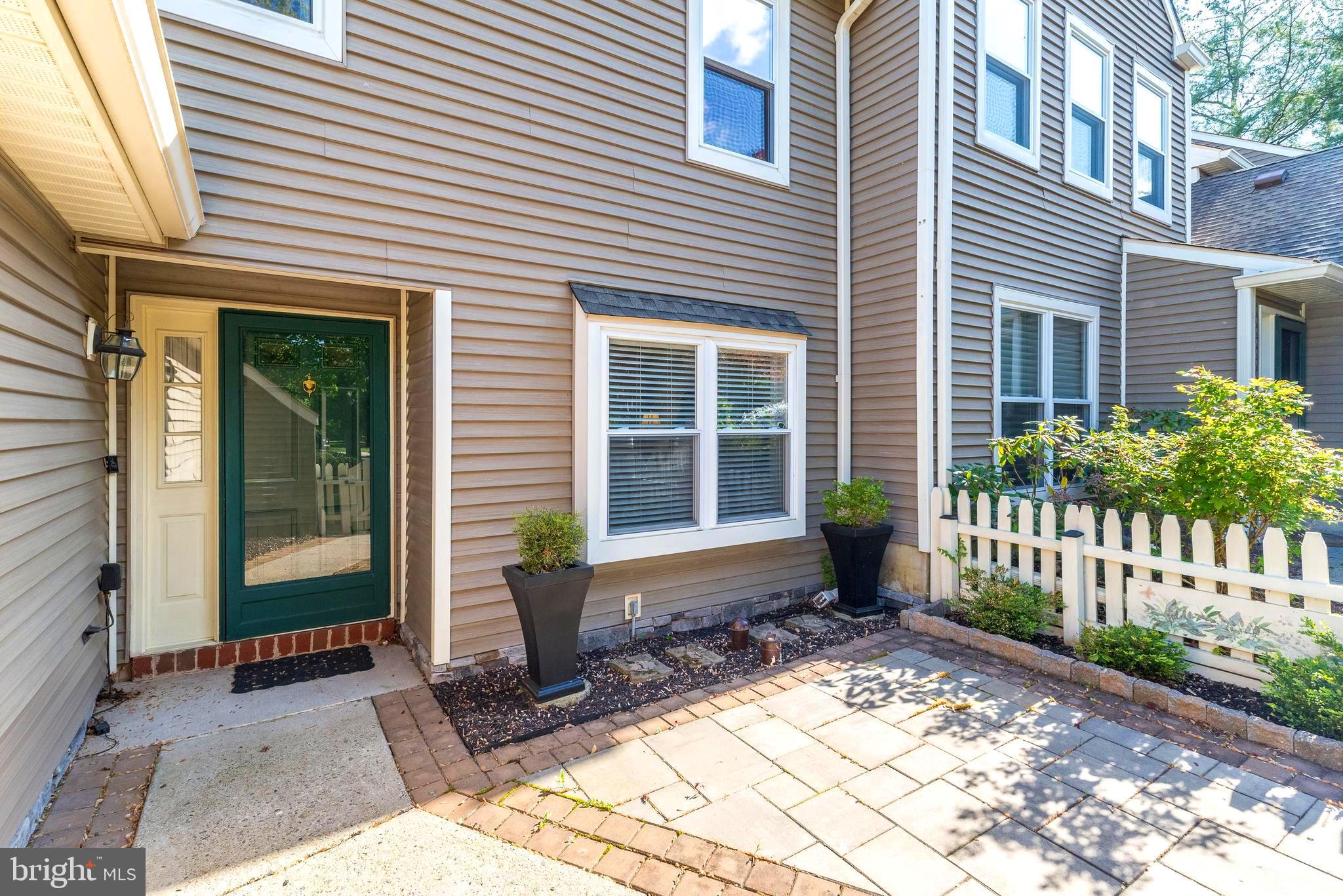 1607 LAKEVIEW CIRCLE