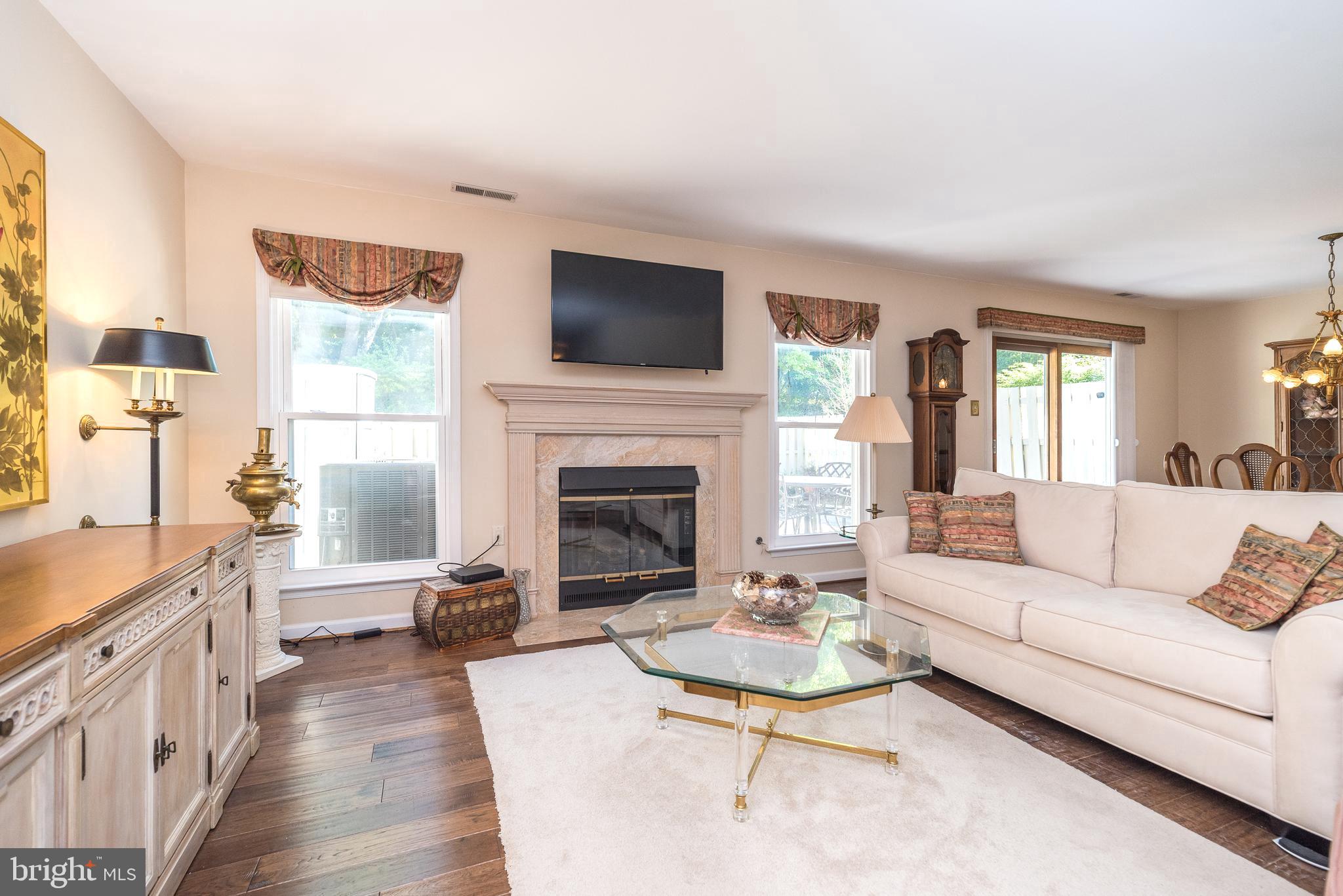 1607 LAKEVIEW CIRCLE