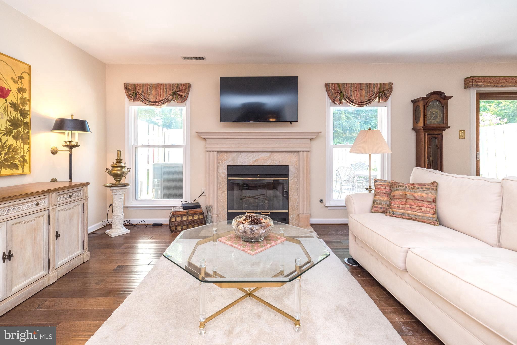 1607 LAKEVIEW CIRCLE