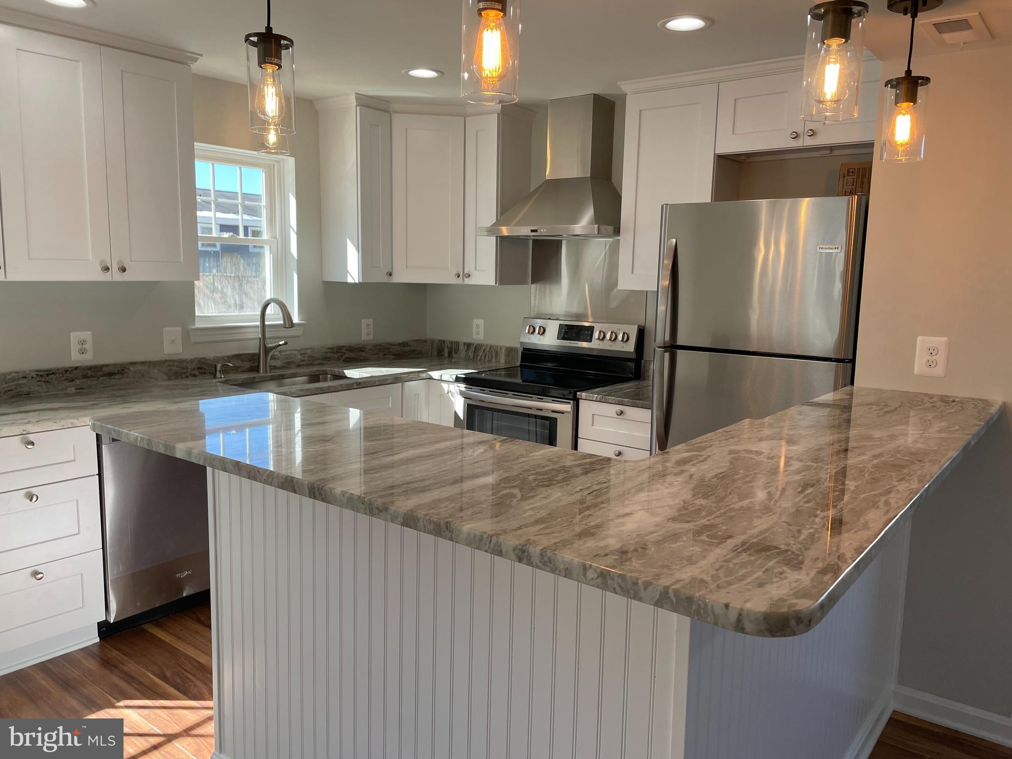 WOODLAND BEACH - Residential Lease