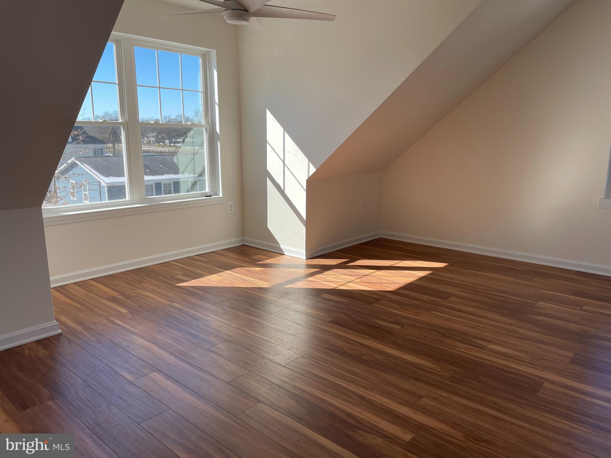 WOODLAND BEACH - Residential Lease