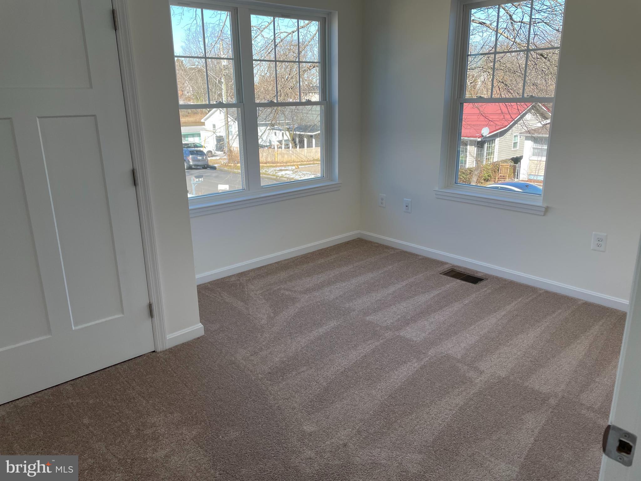 WOODLAND BEACH - Residential Lease